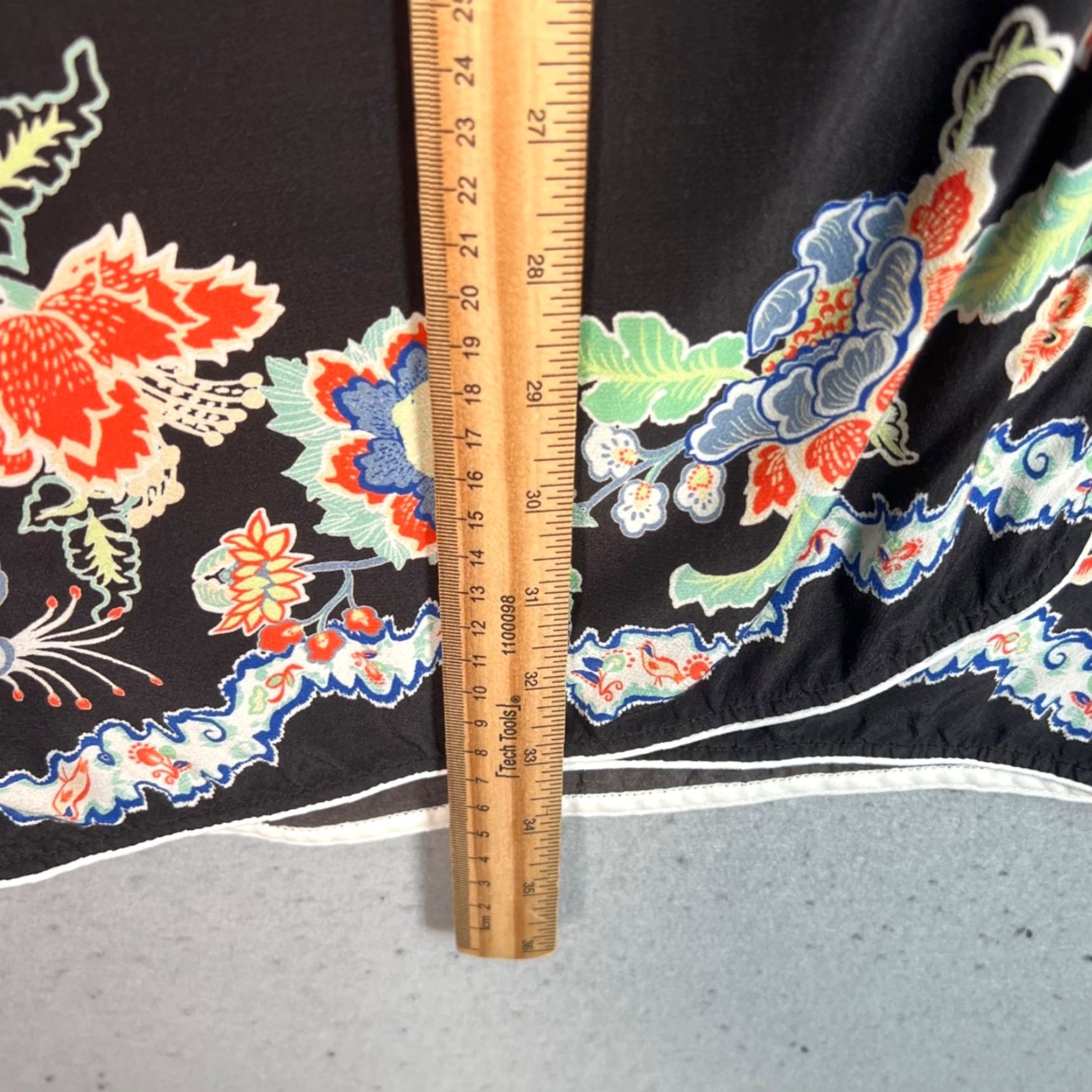 RIXO Rixo Small Black Floral Embroidered Wrap Skirt With Tie Waist Womens Size 28" / US 6 / IT 42 - 7 Thumbnail