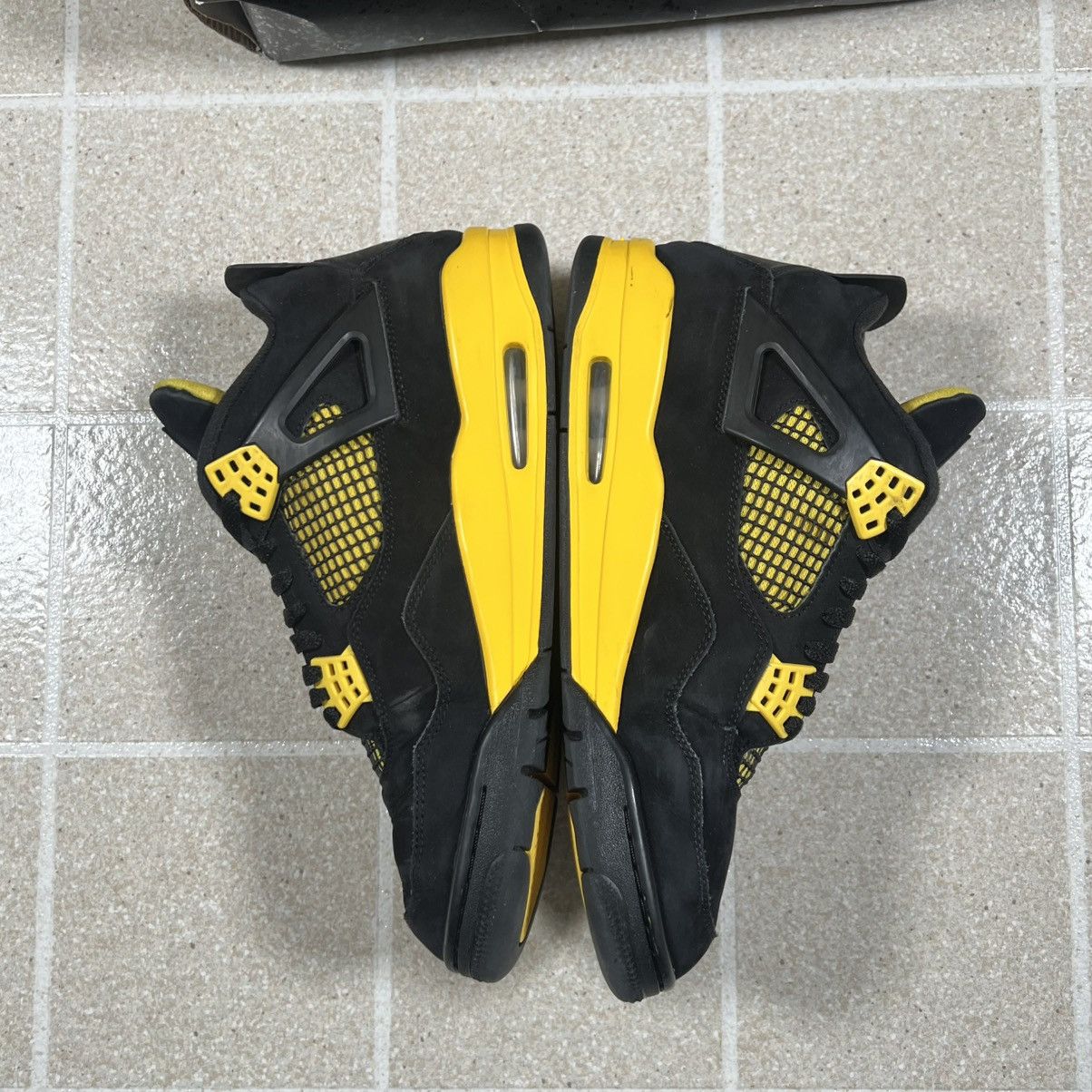 Jordan Brand Jordan 4 Retro Yellow Thunder 2023 Size 10.5 Black Size US 10.5 / EU 43-44 - 8 Thumbnail