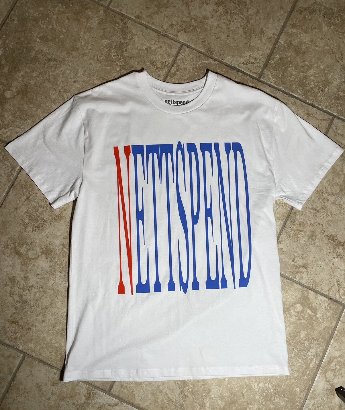 Band Tees Nettspend invert tour merch brand new Size US L / EU 52-54 / 3 - 1 Thumbnail