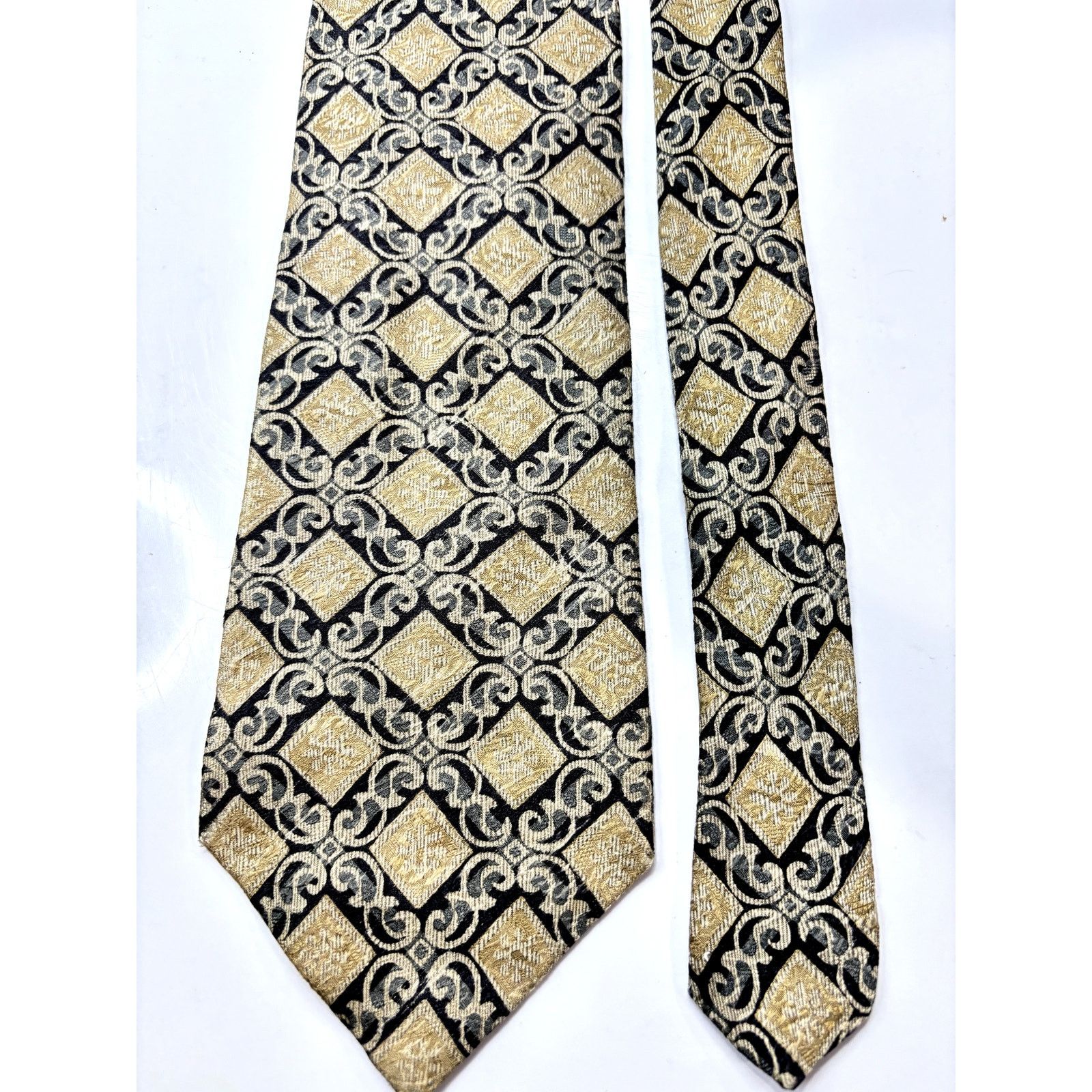 Liz Claiborne CLAIBORNE Men's 100% Silk Tan & Blue Pattern Neck Tie Size ONE SIZE - 2 Thumbnail
