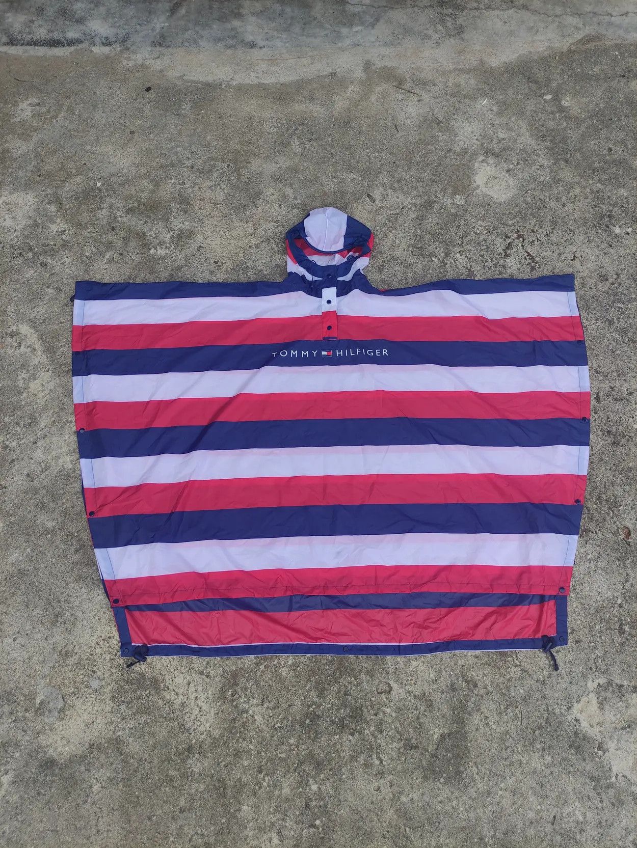 Tommy Hilfiger NOS🔥 TOMMY HILFIGER PONCHO /CAPE RAINCOAT Size US L / EU 52-54 / 3 - 18 Thumbnail