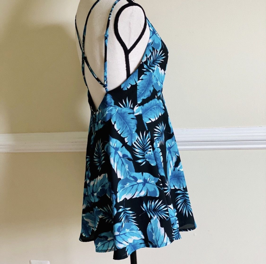 Forever 21 FOREVER 21 OPEN BACK DOUBLE STRAP MINI DRESS Size M / US 6-8 / IT 42-44 - 6 Thumbnail