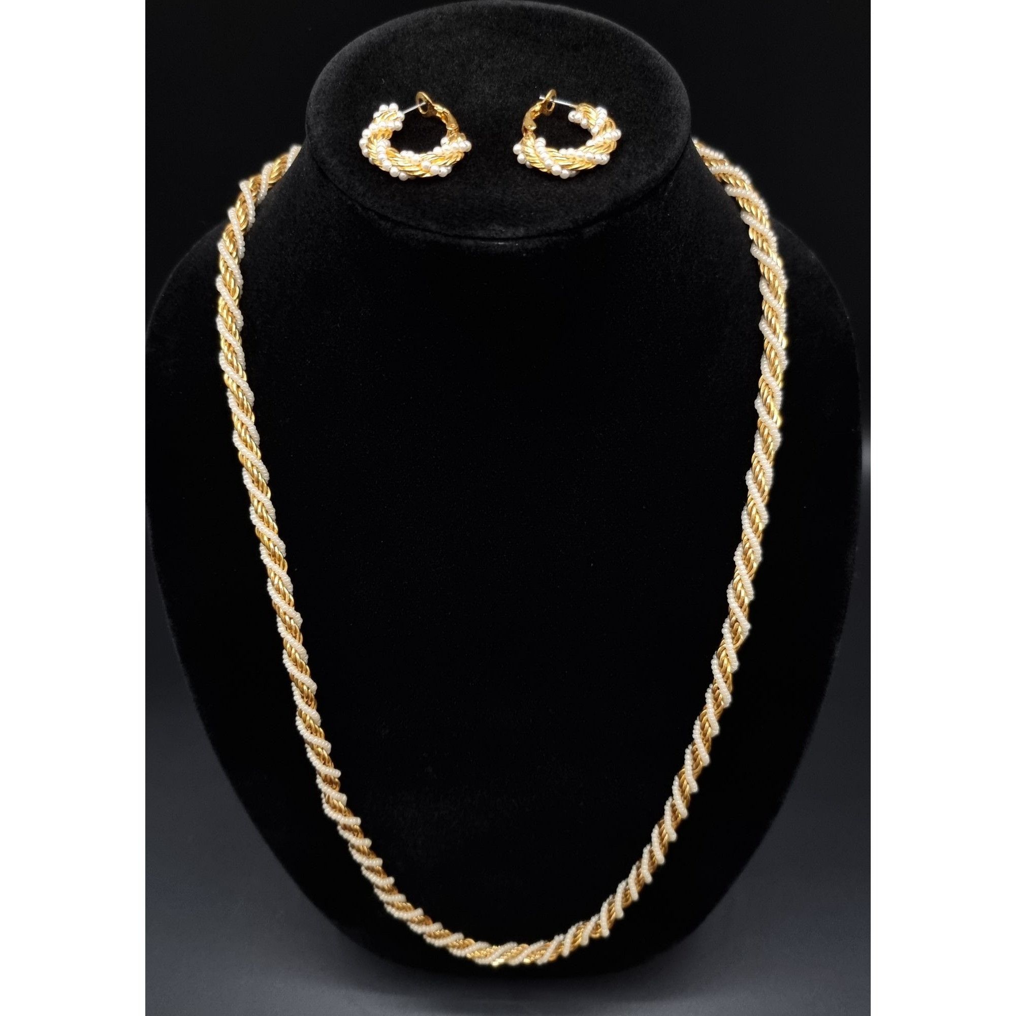 Vintage Vintage 1980s TRIFARI Gold Tone & Faux Pearl Rope Necklace & Size ONE SIZE - 1 Thumbnail