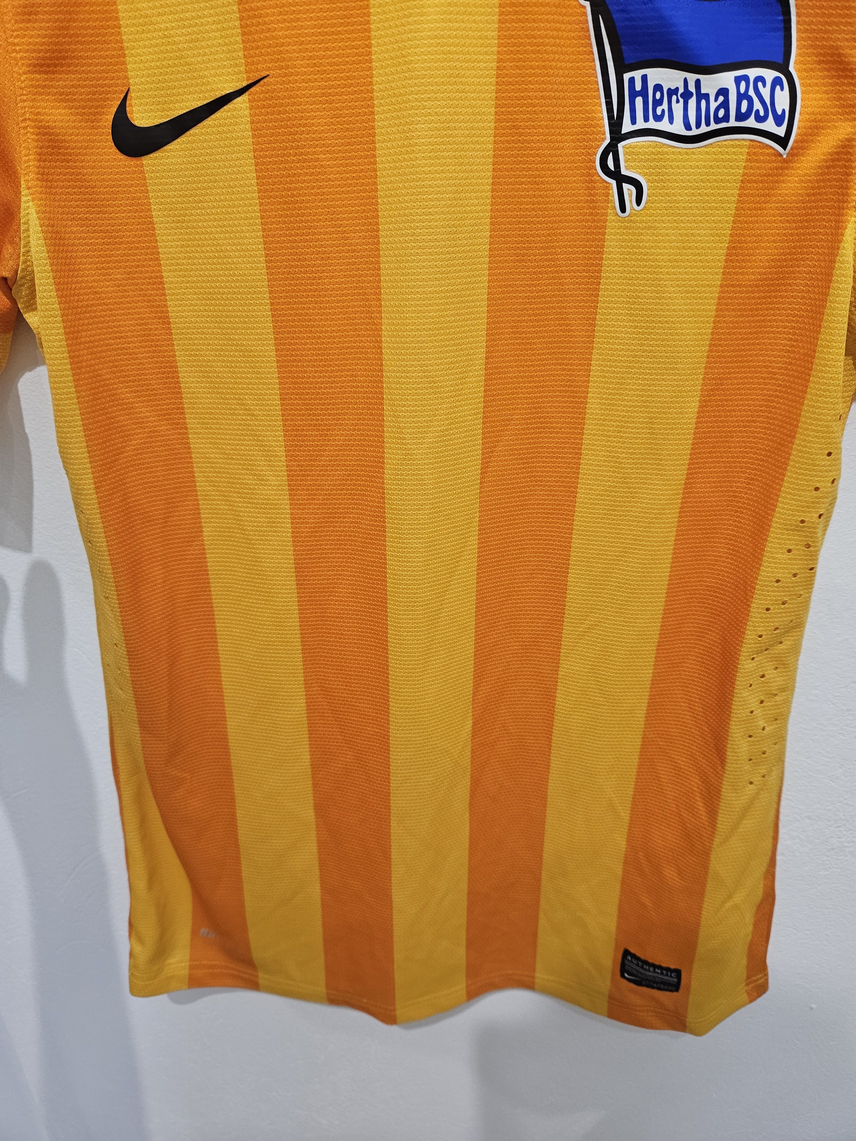 Nike NIKE HERTHA BERLIN BSC 2013 2014 SIZE S/M JERSEY Size US M / EU 48-50 / 2 - 3 Thumbnail