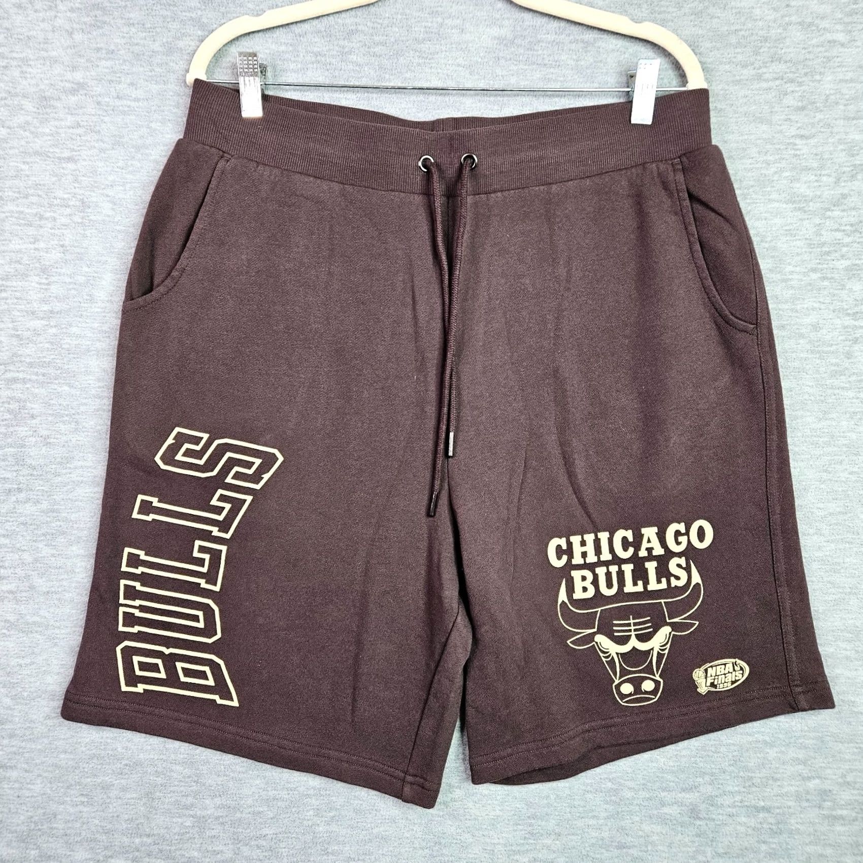 Mitchell & Ness Mitchell & Ness Chicago Bulls Sweat shorts M Brown NBA Finals NEW Size US 31 - 2 Thumbnail