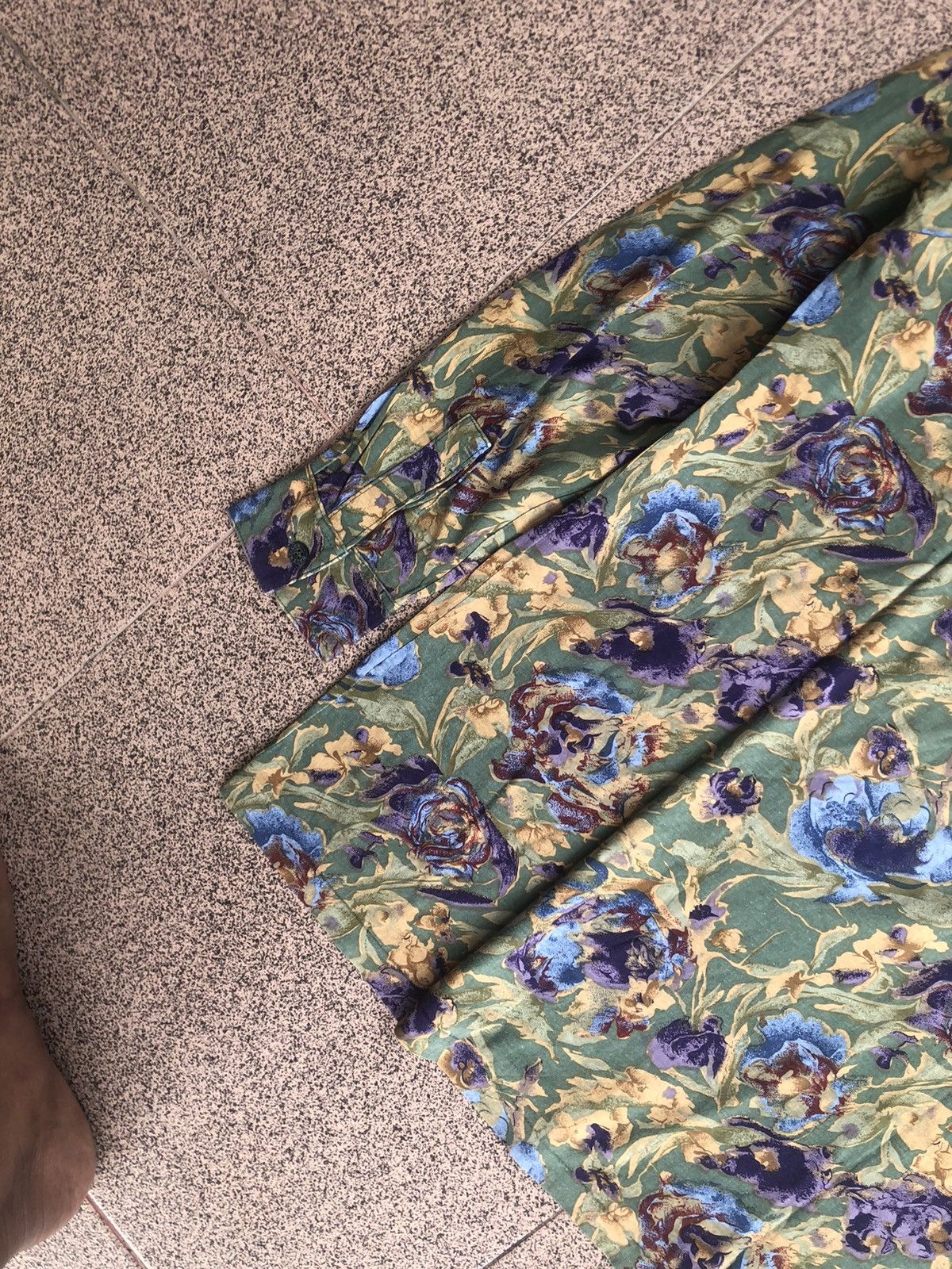 Balenciaga Balenciaga Floral Pattern Shirt Beautiful Detail Size US L / EU 52-54 / 3 - 9 Thumbnail