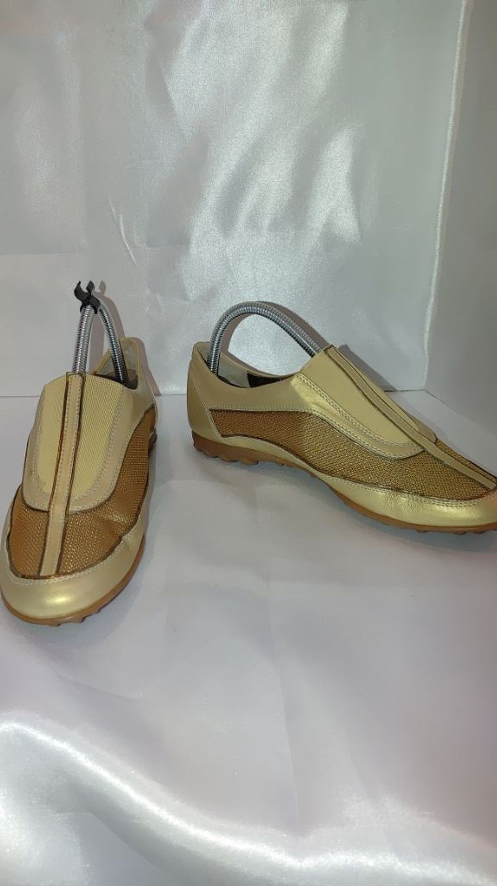 The Unbranded Brand Amalfi by Rangoni Metallic Gold Italian Sneakers Size 8.5B Size US 8.5 / IT 38.5 - 7 Thumbnail