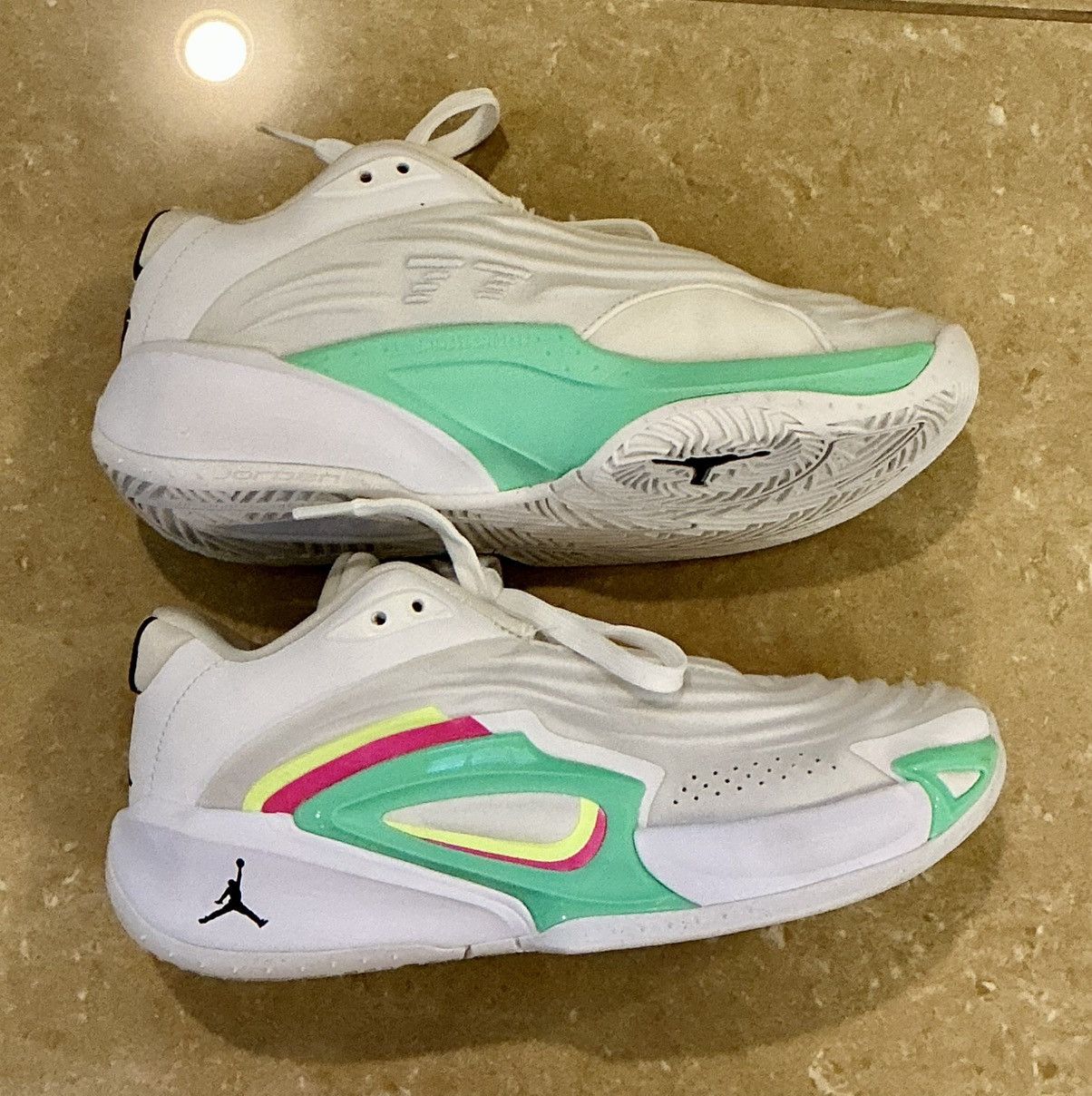 Other Jordan Luka 3 “Photo Finish” Size US 5.5 / EU 38 - 2 Thumbnail