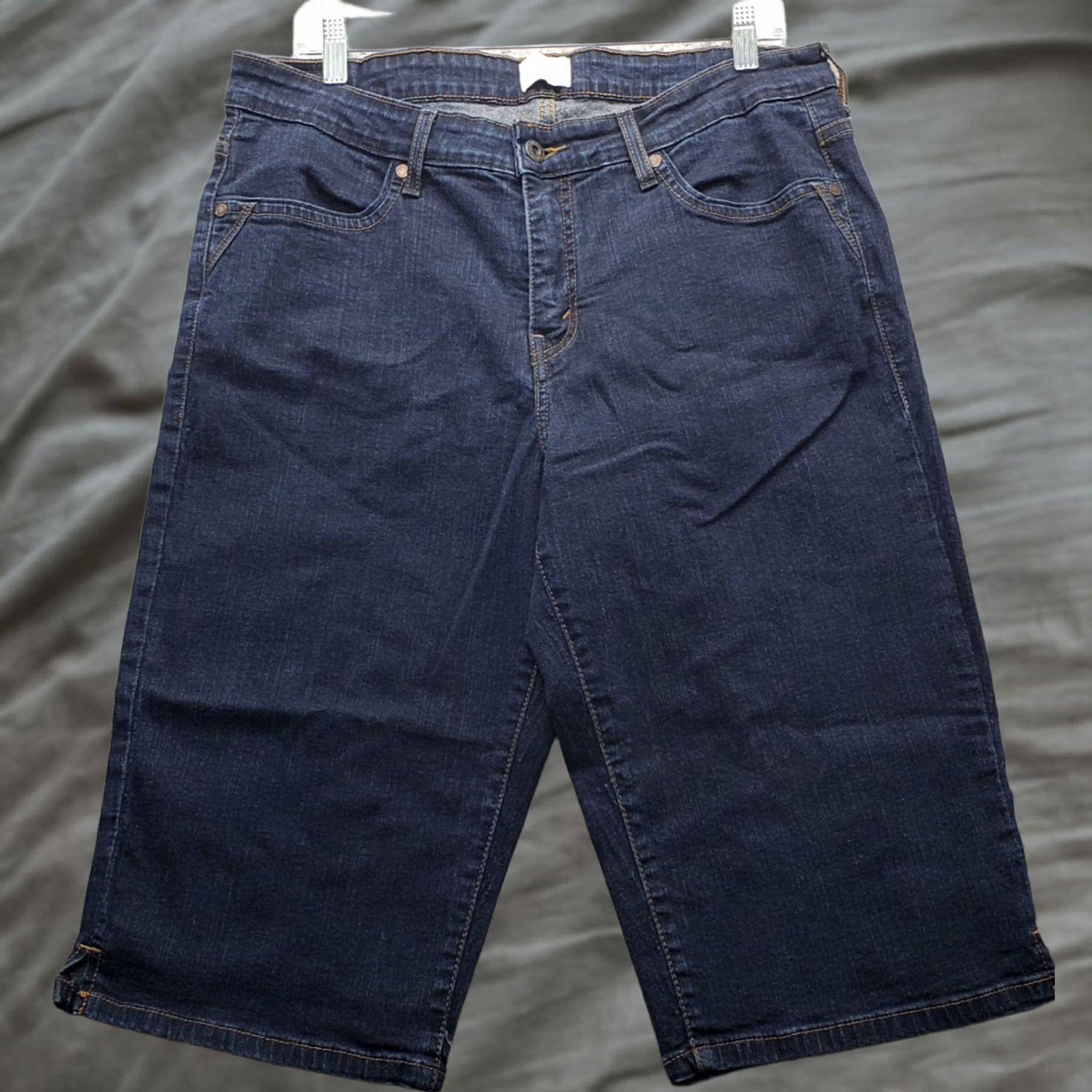 Levi's Levi's Cowboy Bermuda Shorts Womens 18 Blue Denim Slim Fit Ankle Slit Red Tab Slimming Pockets Casual Bermuda Shorts Womens Size 18 Blue Denim Size 40" / US 18 - 1 Thumbnail