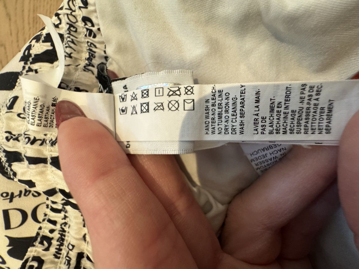 Dolce & Gabbana Dolce & Gabbana Graffiti Logo Shorts – Rare Print Size US 36 / EU 52 - 9 Thumbnail