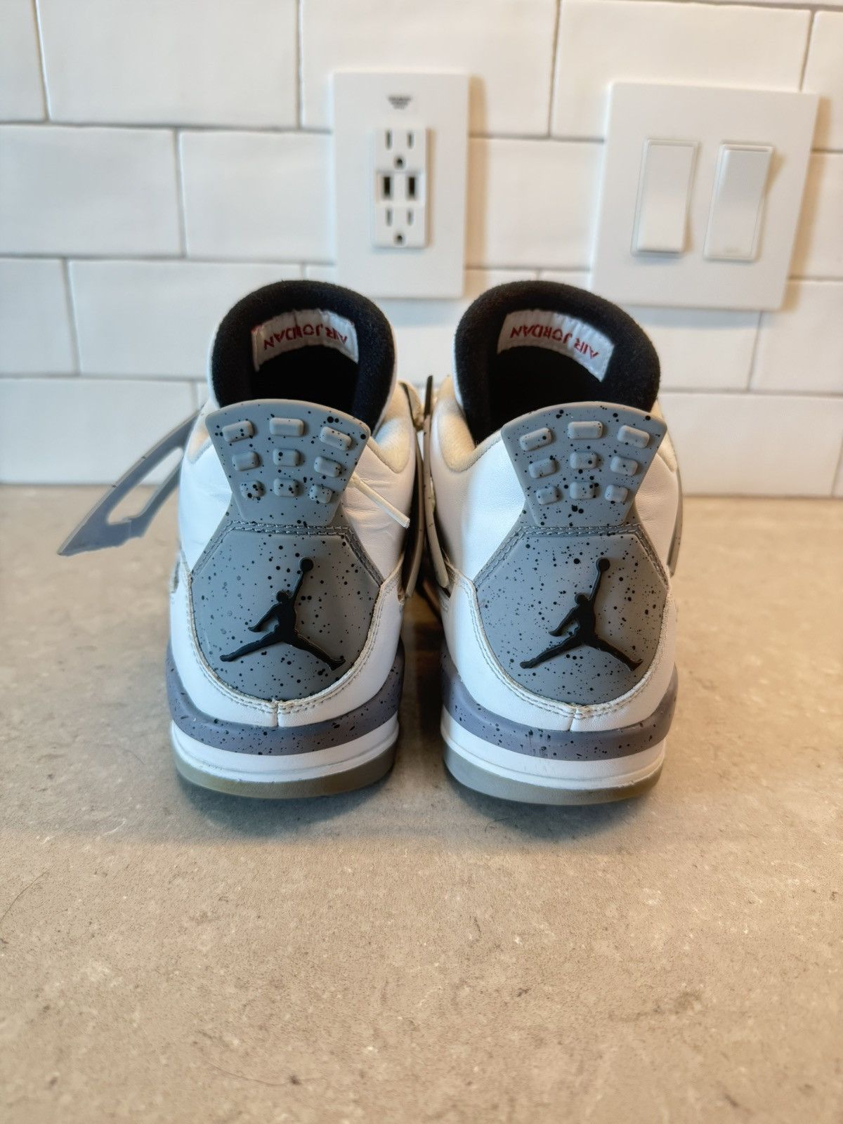 Jordan Brand Size 7.5 - Nike Air Jordan Retro 4 White Cement Size US 7.5 / EU 40-41 - 4 Thumbnail