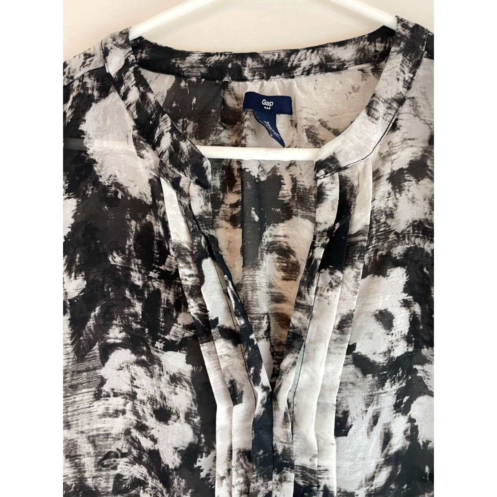 Gap Gap Blouse Shirt Women's M Black Floral Short Sleeve Layered Placket V-Neck Casual Modern Basic Size M / US 6-8 / IT 42-44 - 3 Thumbnail