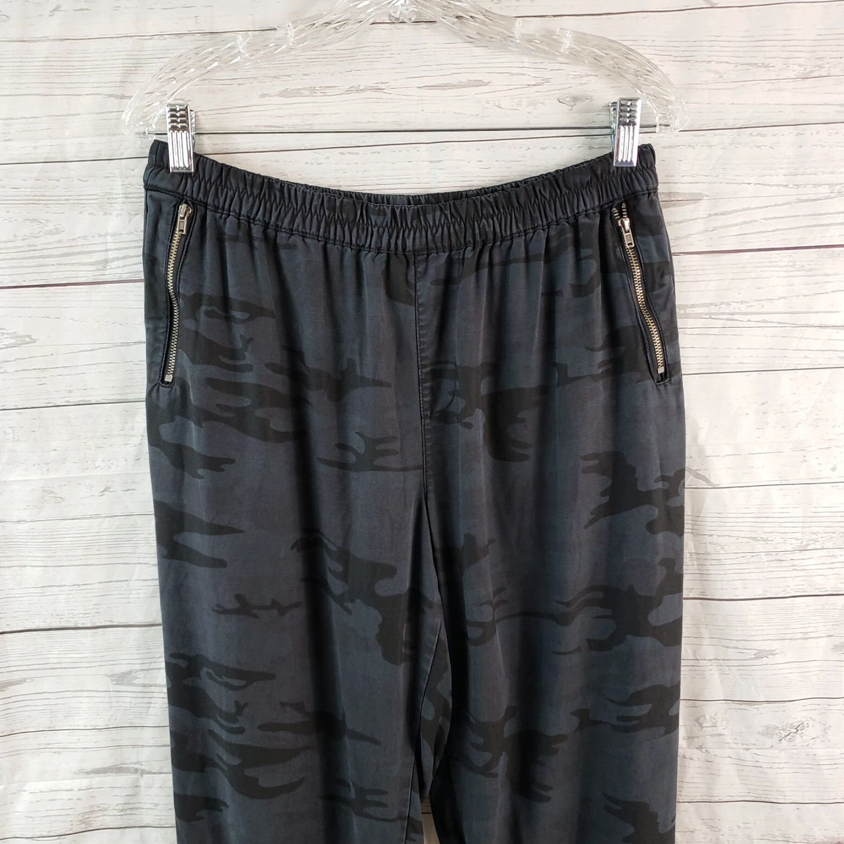 Soft Surroundings Soft Surroundings Womens Rila Weekend Ankle Pants Sz Medium Black Camouflage Pattern, Pull On, Casual, Inseam 26.5 in, Tencel, Regular, Pants, Womens Size 32" / US 10 / IT 46 - 2 Thumbnail