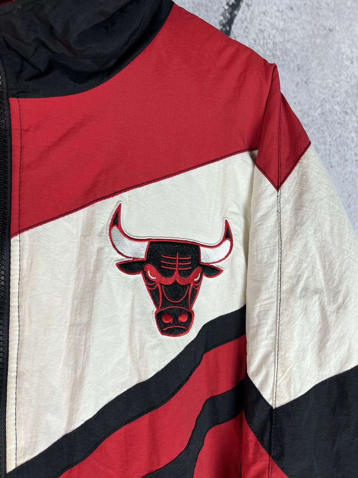 Mitchell & Ness Vintage 90's Mitchell & Ness Chicago Bulls Jacket Size US XL / EU 56 / 4 - 6 Thumbnail