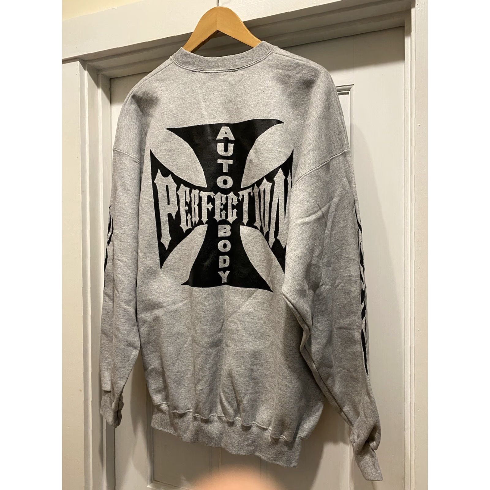 Hanes VINTAGE Mens XL Hanes Sweatshirt Gray Auto Body Car Club Watertown MA Mens XL Size US XL / EU 56 / 4 - 2 Thumbnail