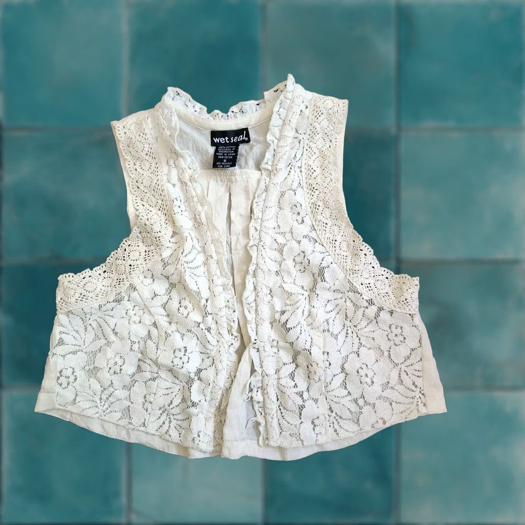Vintage Wet Seal Blouse Cropped Button Lace Floral Sleeveless S White 100% Cotton Juniors Regular Womens Girls (Teens) Size S / US 4 / IT 40 - 1 Thumbnail