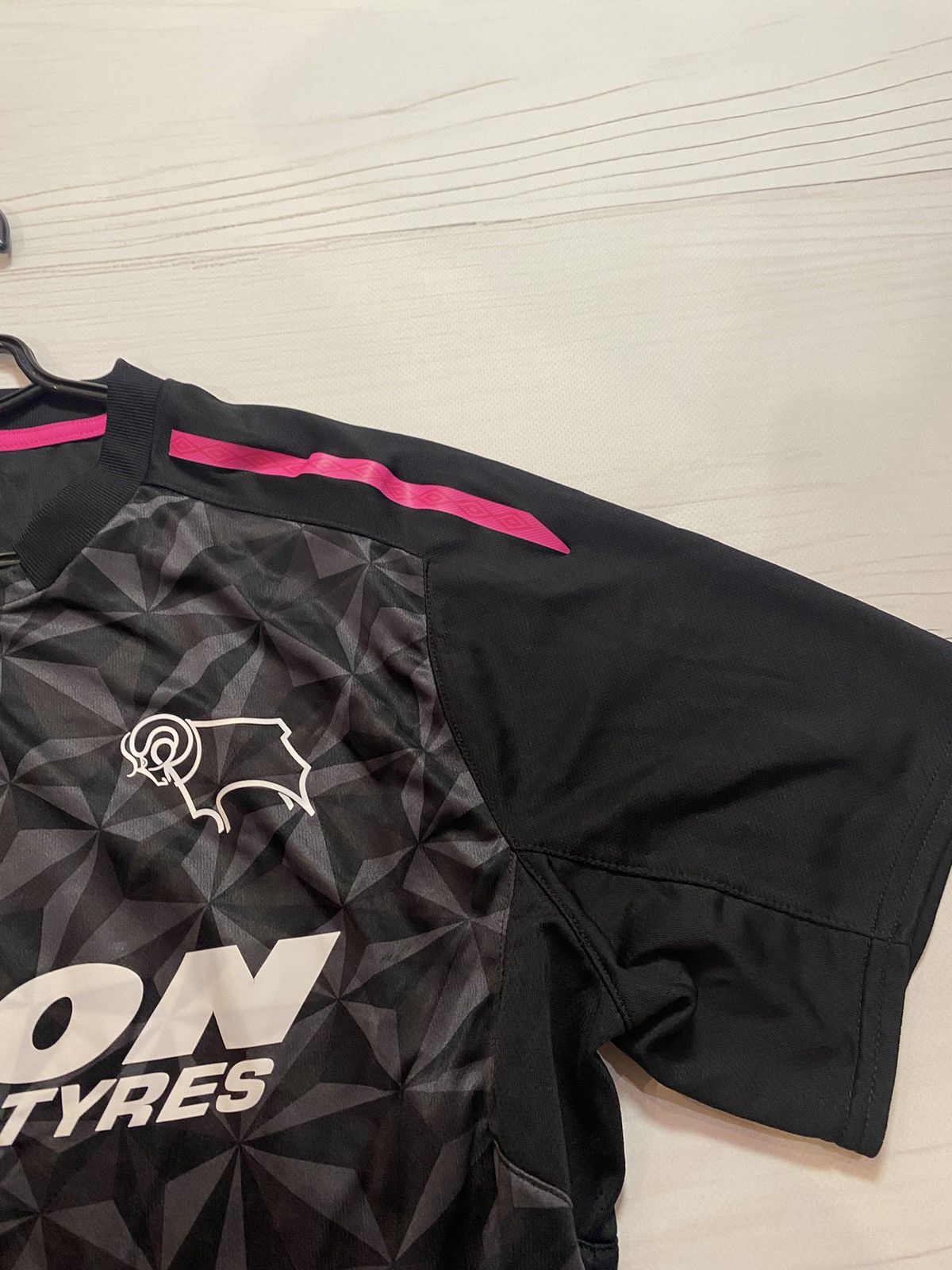 Umbro Derby County 2017/18 third soccer jersey football t shirt Size US M / EU 48-50 / 2 - 5 Thumbnail