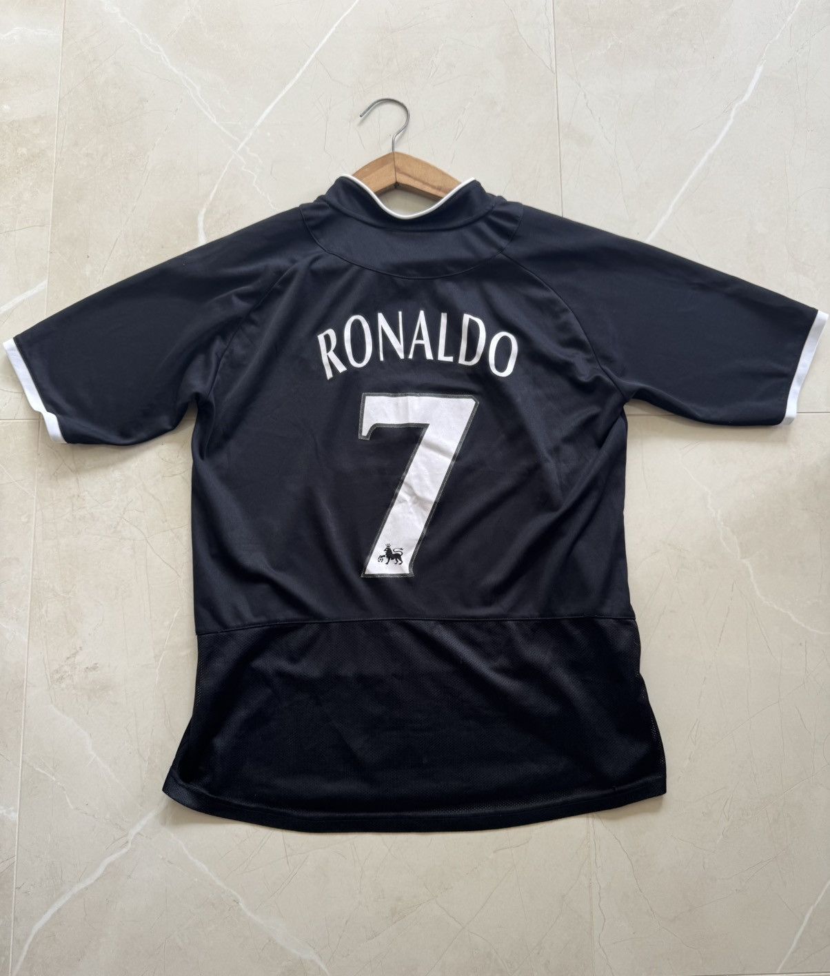 Vintage Ronaldo #7 Manchester United 2003-2005 Bootleg Soccer Jersey Size US XL / EU 56 / 4 - 1 Thumbnail