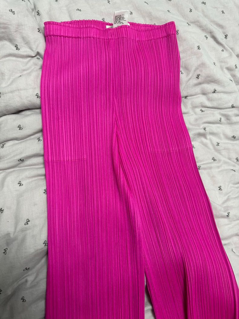 Issey Miyake Issey Miyake size:2 Magenta pleated trousers Size 31" - 1 Thumbnail