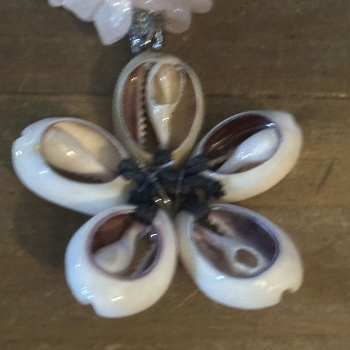 Vintage Vintage rose quartz shell flower cord necklace Size ONE SIZE - 5 Thumbnail