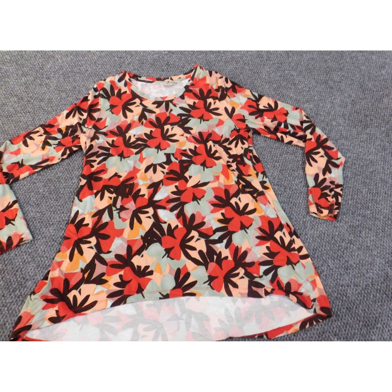 Vintage LOGO by Lori Goldstein Blouse Shirt Tunic Long Sleeve Red Floral Knit Rayon Spandex Regular Women L Size L / US 10 / IT 46 - 2 Thumbnail