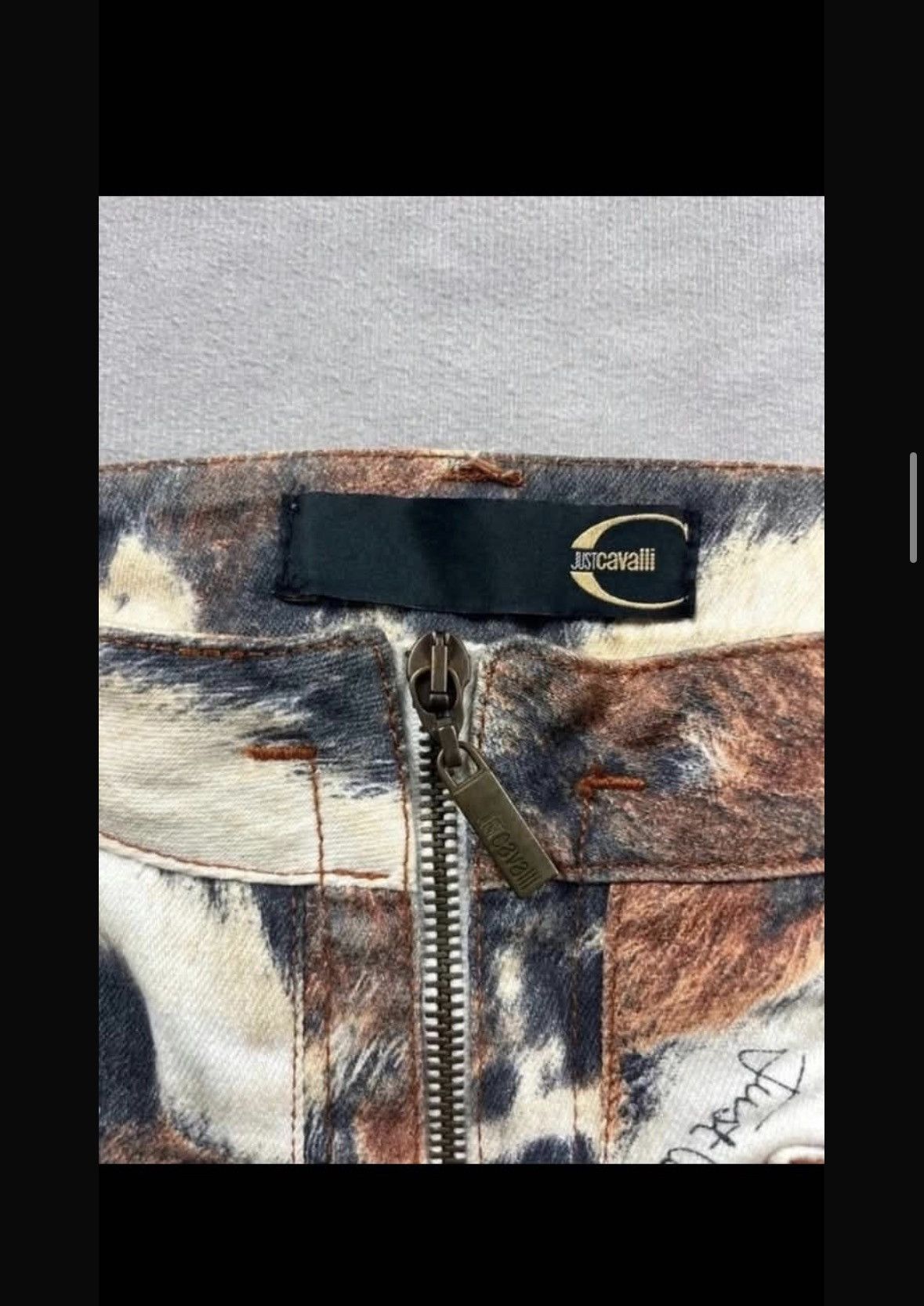 Roberto Cavalli Roberto Cavalli - Cow Print / Animal Print Capri Pants Size 27" / US 4 / IT 40 - 7 Thumbnail