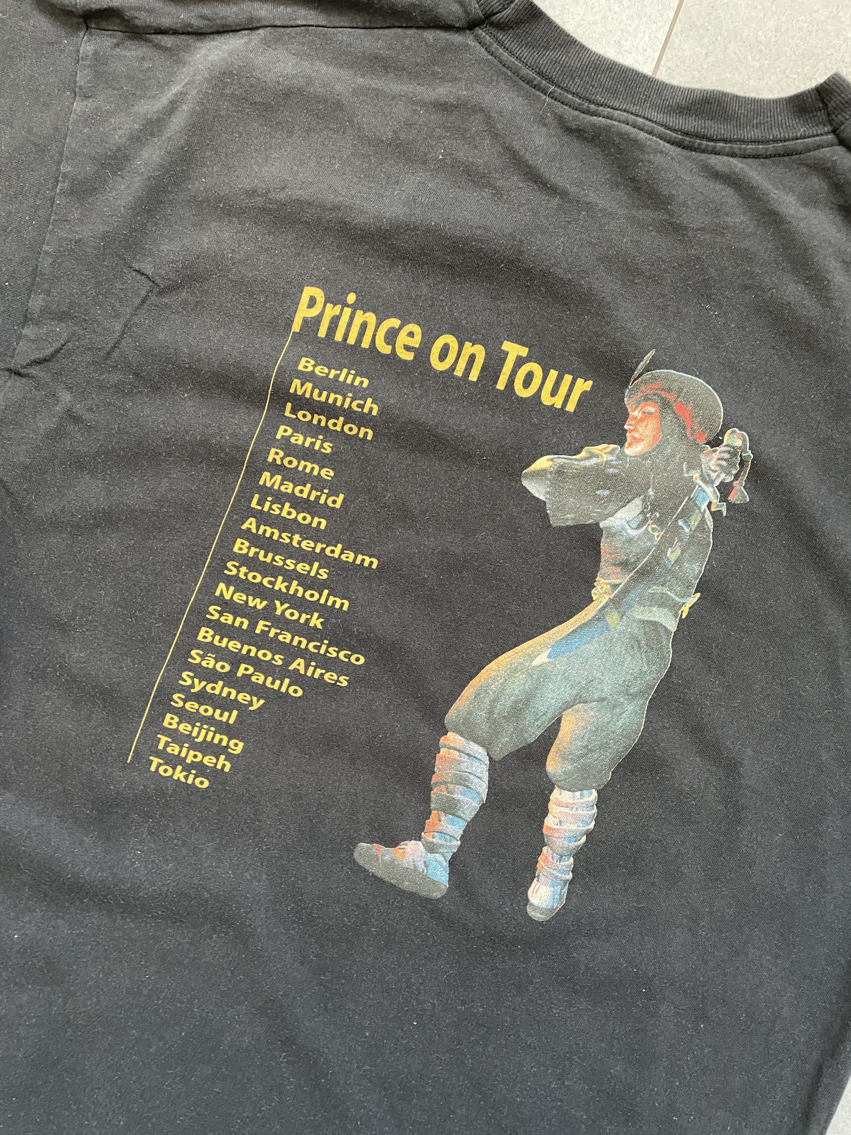 Playstation VINTAGE PRINCE OF PERSIA ON TOUR 1 2D GAME WASHED BLACK TEE Size US M / EU 48-50 / 2 - 2 Thumbnail