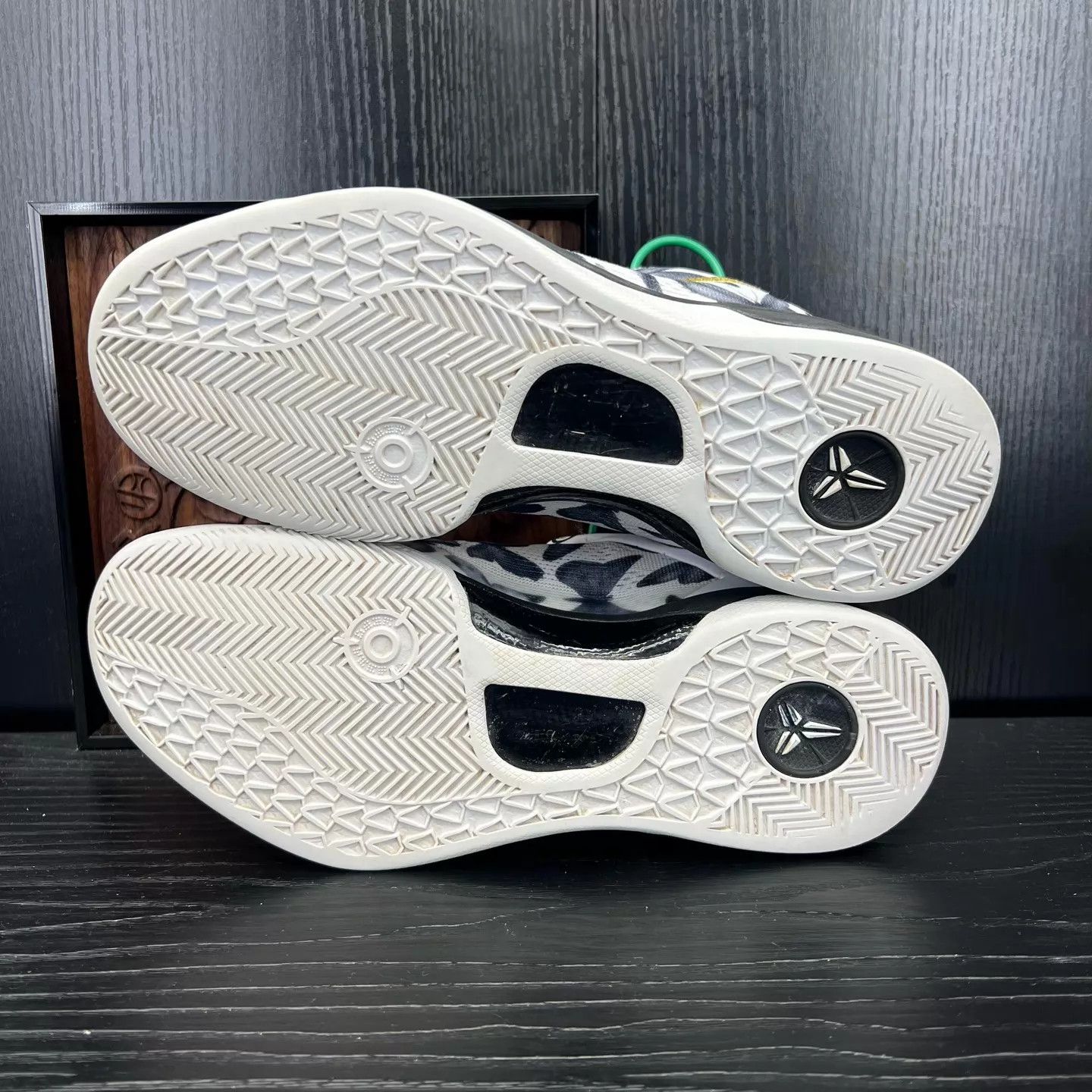 Nike zk8 low gigi black gold 40.5 Size US 7.5 / EU 40-41 - 4 Thumbnail