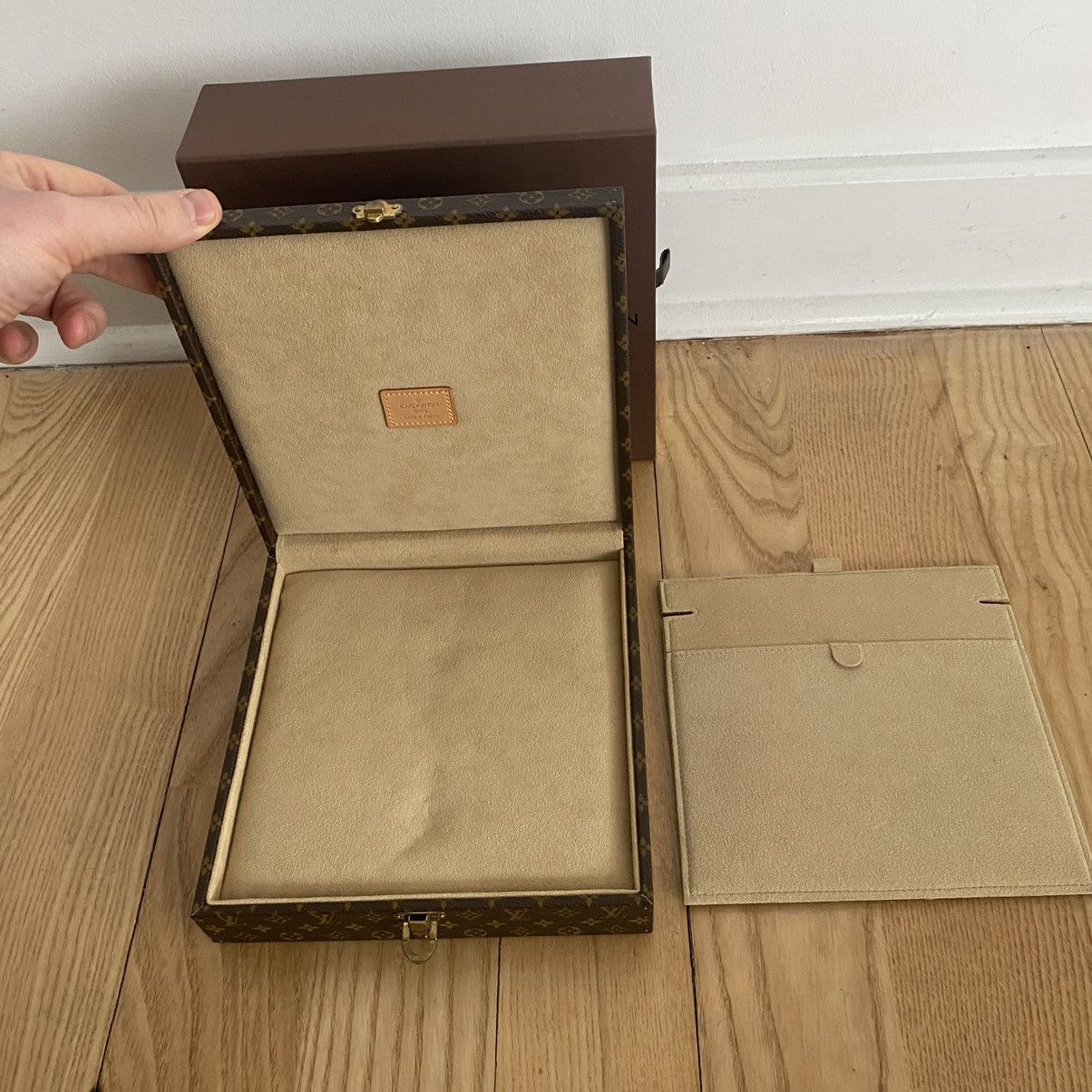 Louis Vuitton Louis Vuitton Jewelry Trunk Case Box Luggage Monogram Decor Size ONE SIZE - 12 Thumbnail