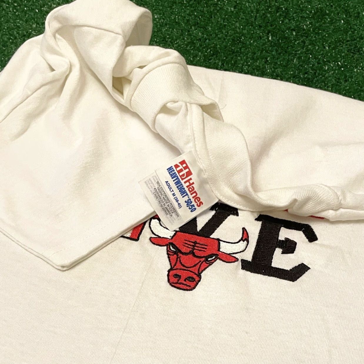 NBA VINTAGE 90s Chicago Bulls Embroidered Take 5 NBA Champions Shirt Mens M White Bulls 1990s Mens M Size US M / EU 48-50 / 2 - 2 Thumbnail