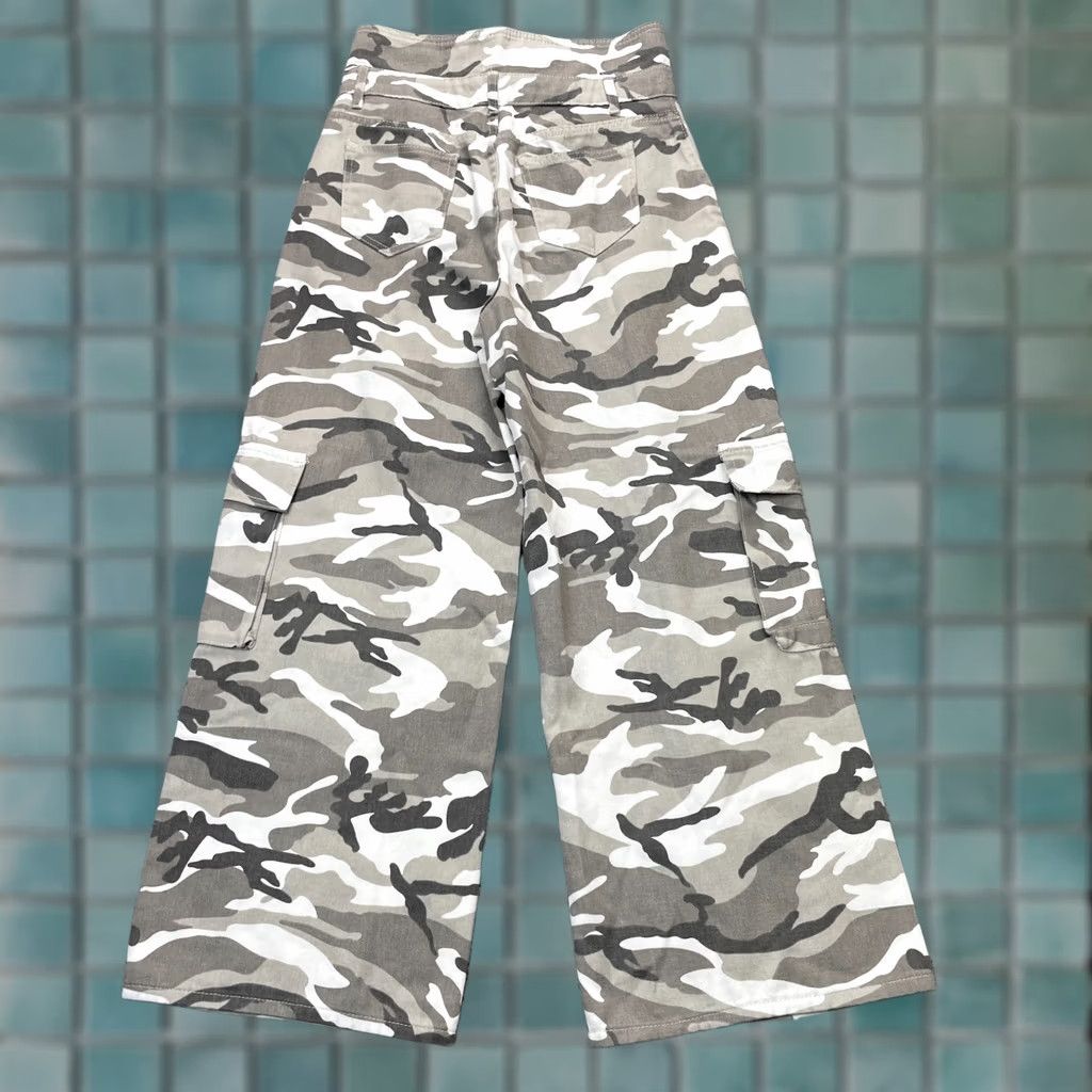 Shein SheIn Jeans Womens 30 Gray Camo Baggy Wide-Leg Cargo Y2K Skater Rave Grunge Snow Shirt? Size 30" / US 8 / IT 44 - 1 Thumbnail