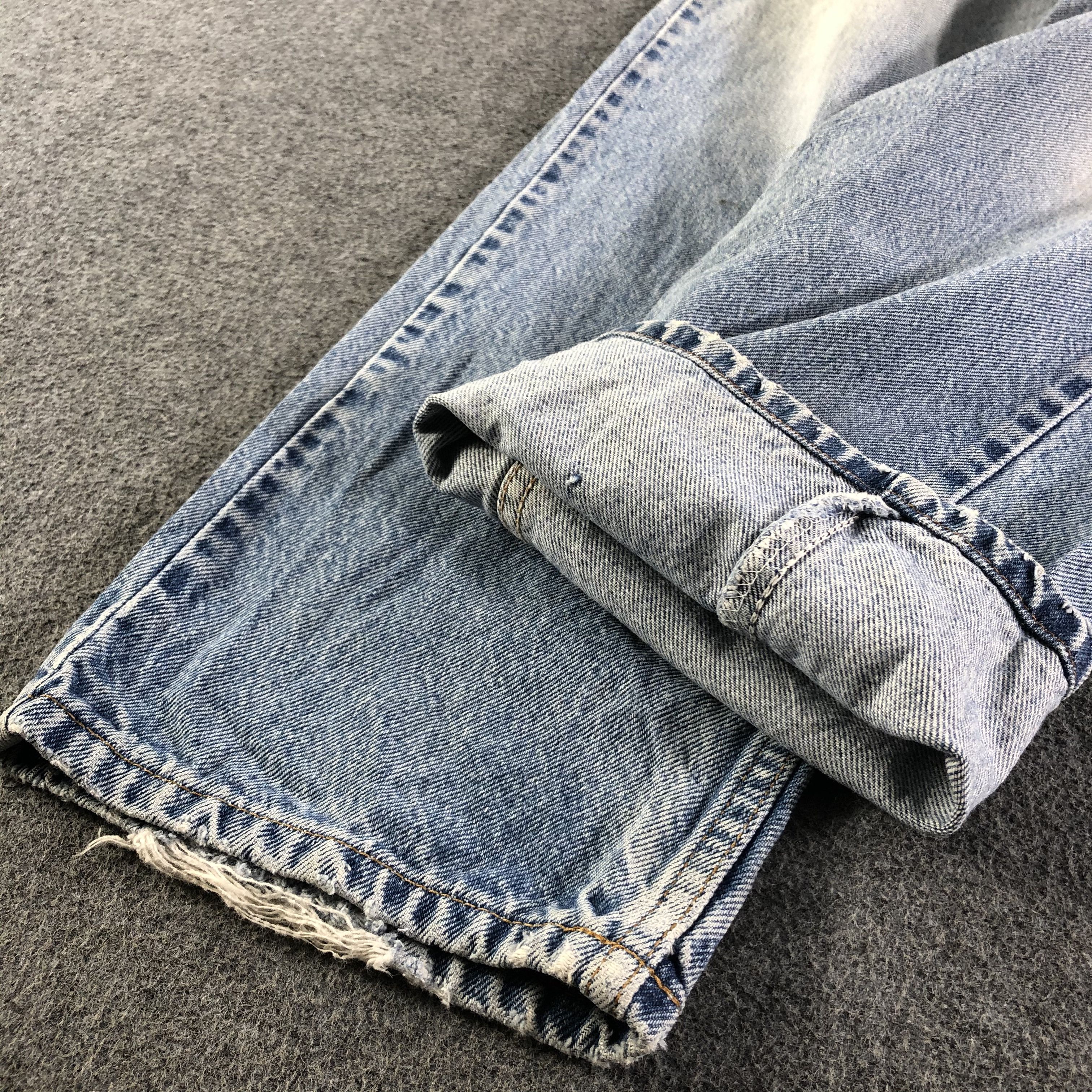Levi's Vintage 90s Light Wash Levis 505 Jeans-J3013 Size US 35 - 7 Thumbnail