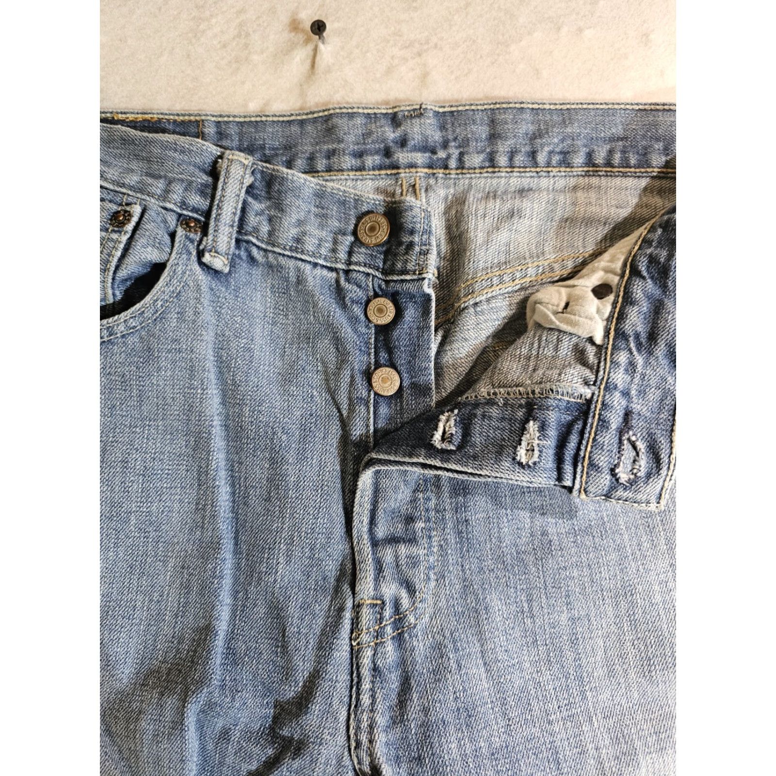 Levi's VINTAGE Levi 501 XX Jeans Mens 33x32 Blue Medium Wash Denim Cotton 90s USA Style Regular Waist 34 Inseam 32 Straight Distressed 5-Pocket Size US 33 - 5 Thumbnail