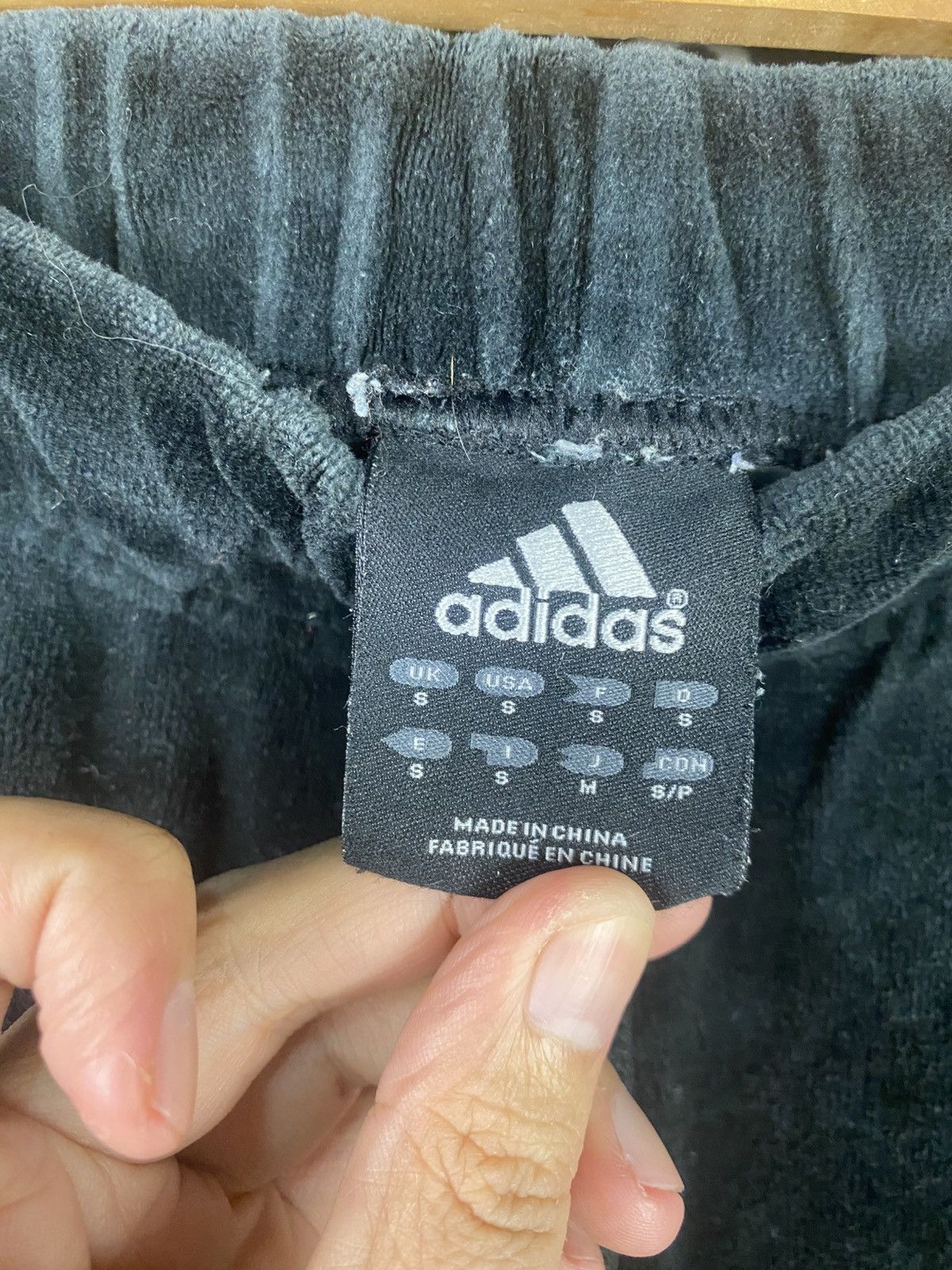 Adidas Adidas velvet trackpants Size 28" / US 6 / IT 42 - 4 Thumbnail
