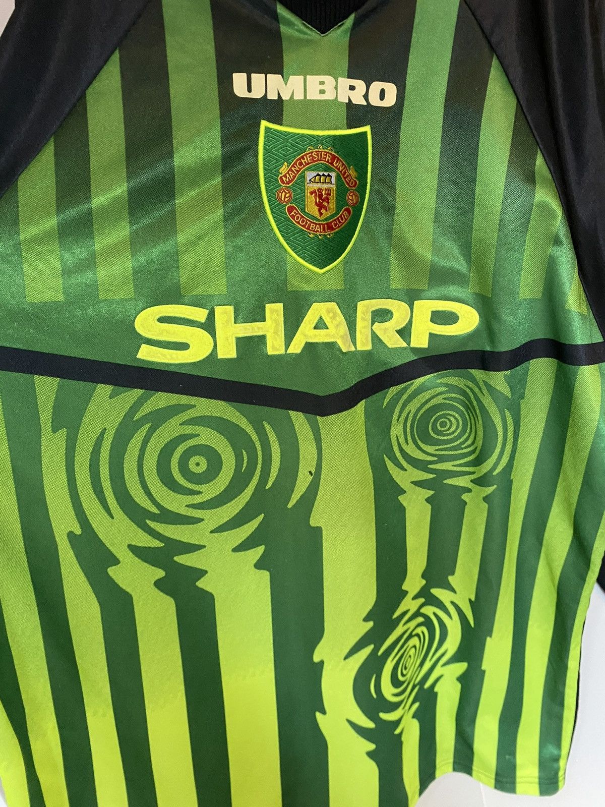 Umbro Rare vintage 1997-98 ManchesterUnited ChampionsLeague jersey Size US XL / EU 56 / 4 - 5 Thumbnail