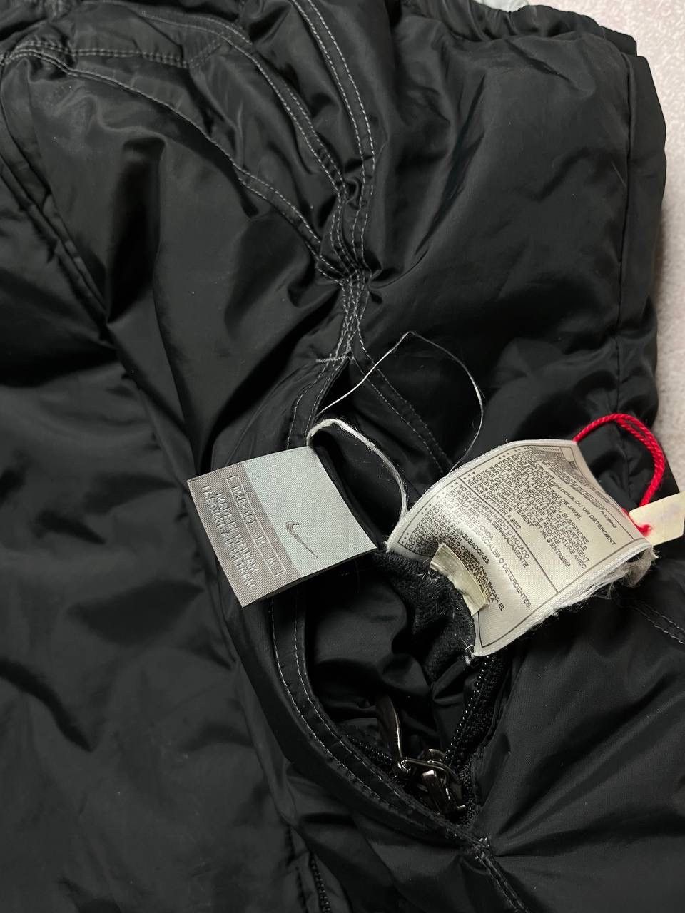 Nike Vintage Nike Swoosh Reversible Puffer Vest S Size US S / EU 44-46 / 1 - 5 Thumbnail