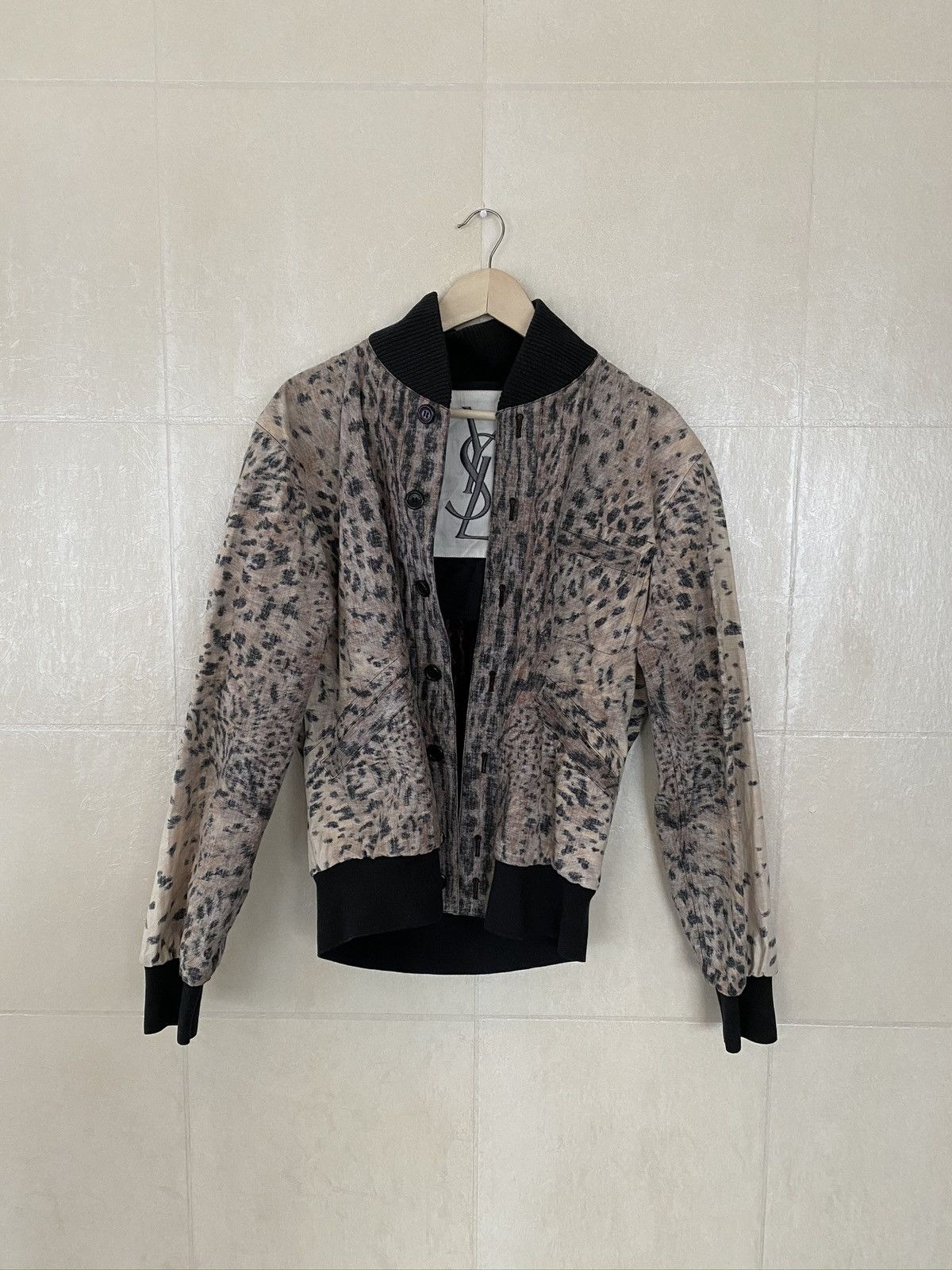 Yves Saint Laurent Yves Saint Laurent cheetah print button up jacket Size US L / EU 52-54 / 3 - 2 Thumbnail