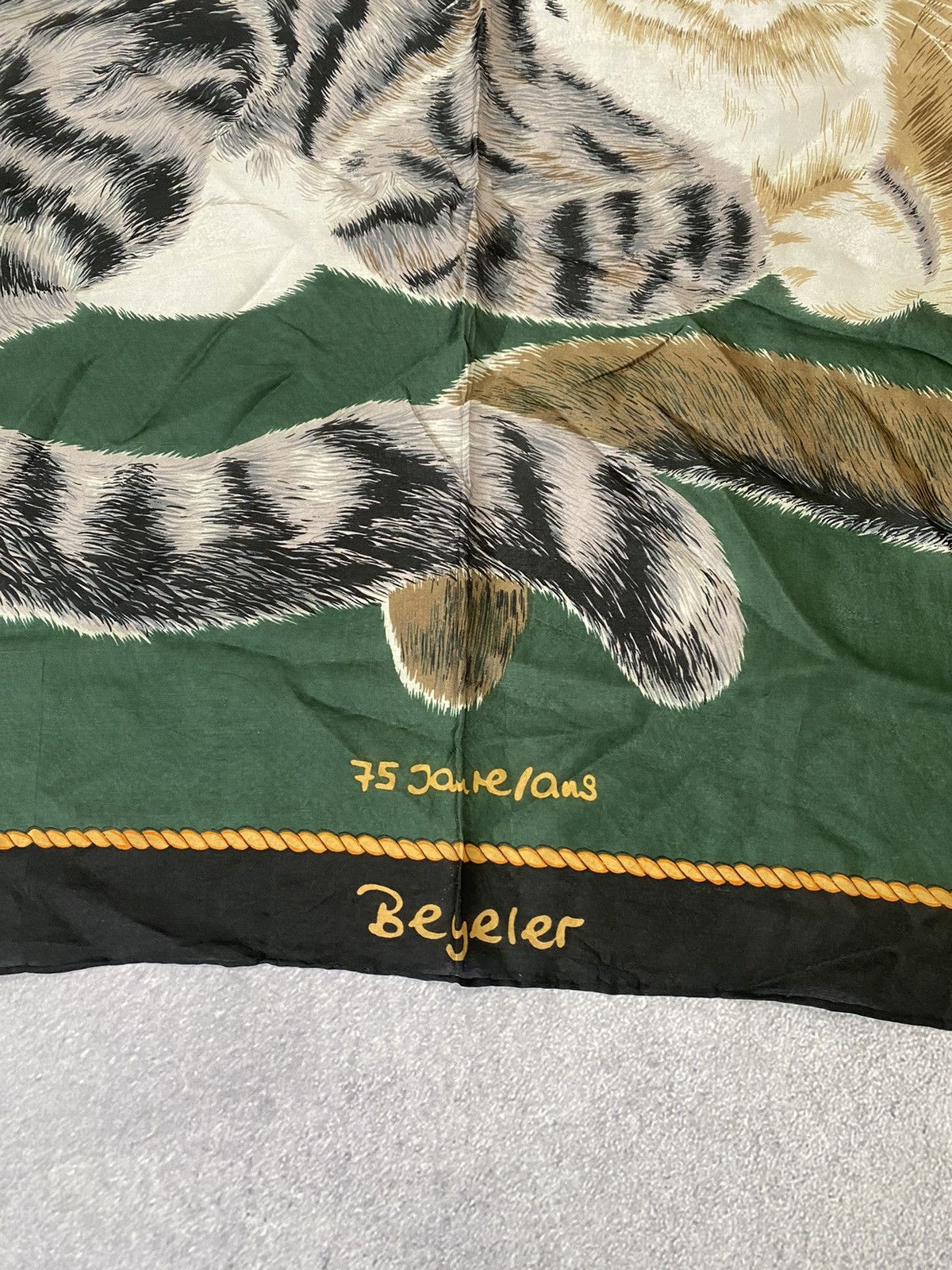 Designer × Vintage SCARF VINTAGE SUZANNE Klee Beyeler Siamese Cats Green Silk Size ONE SIZE - 7 Thumbnail