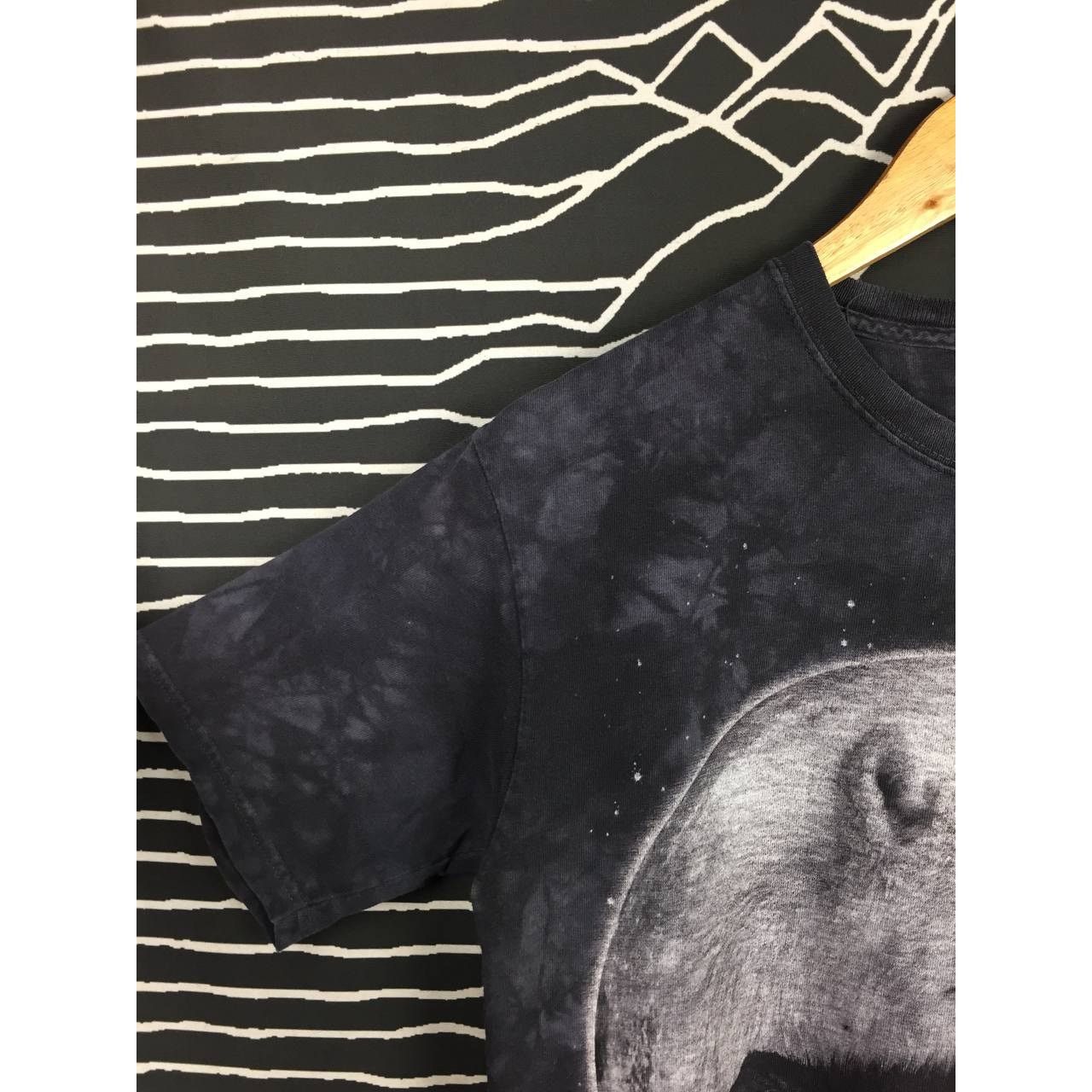 The Mountain The Mountain 2014 By Michael McGloin Ying Yang Wolves Tee Size US M / EU 48-50 / 2 - 7 Thumbnail