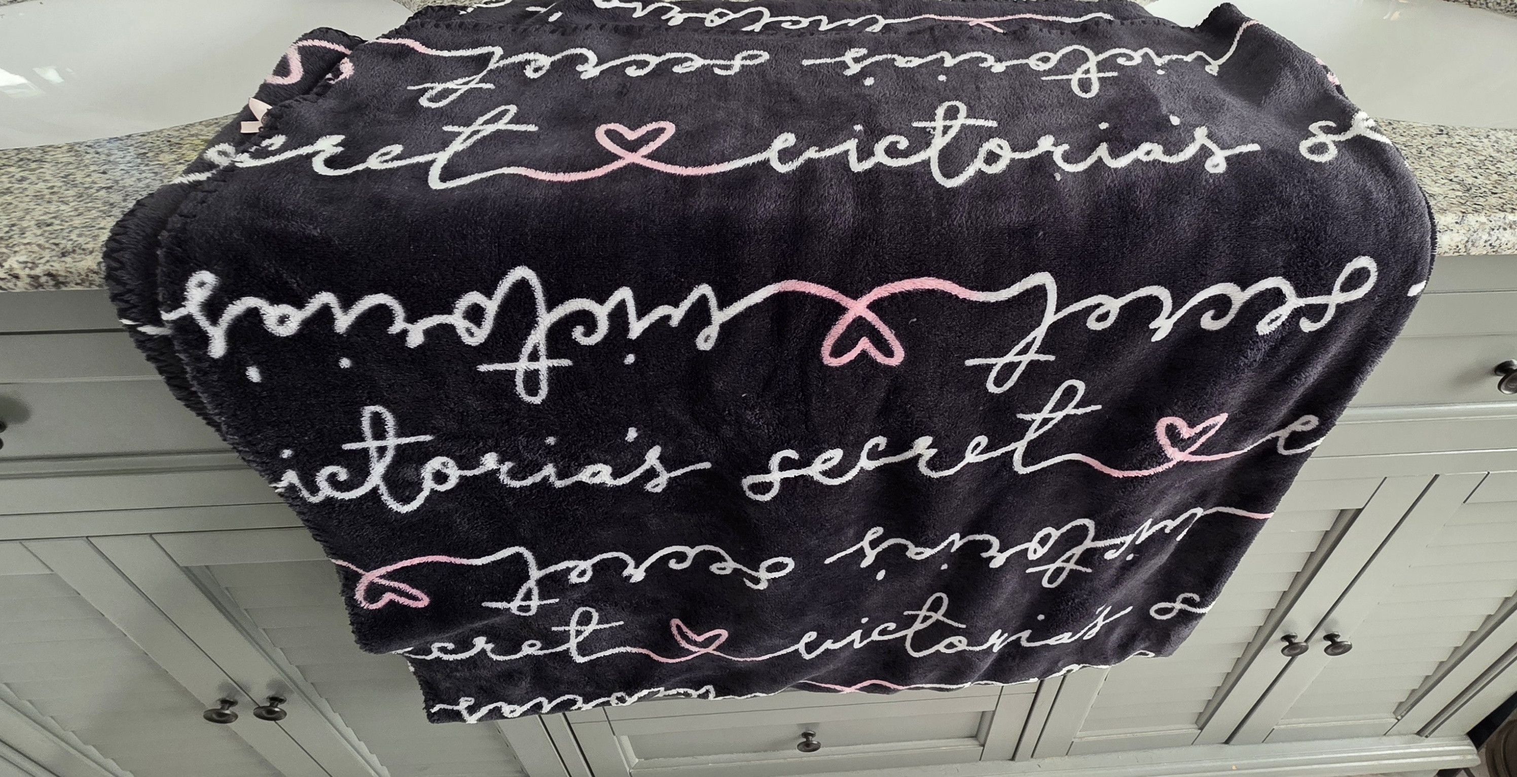 Victoria's Secret Victoria's Secret Signature Logo Blanket Limited 50x60 Size ONE SIZE - 2 Thumbnail