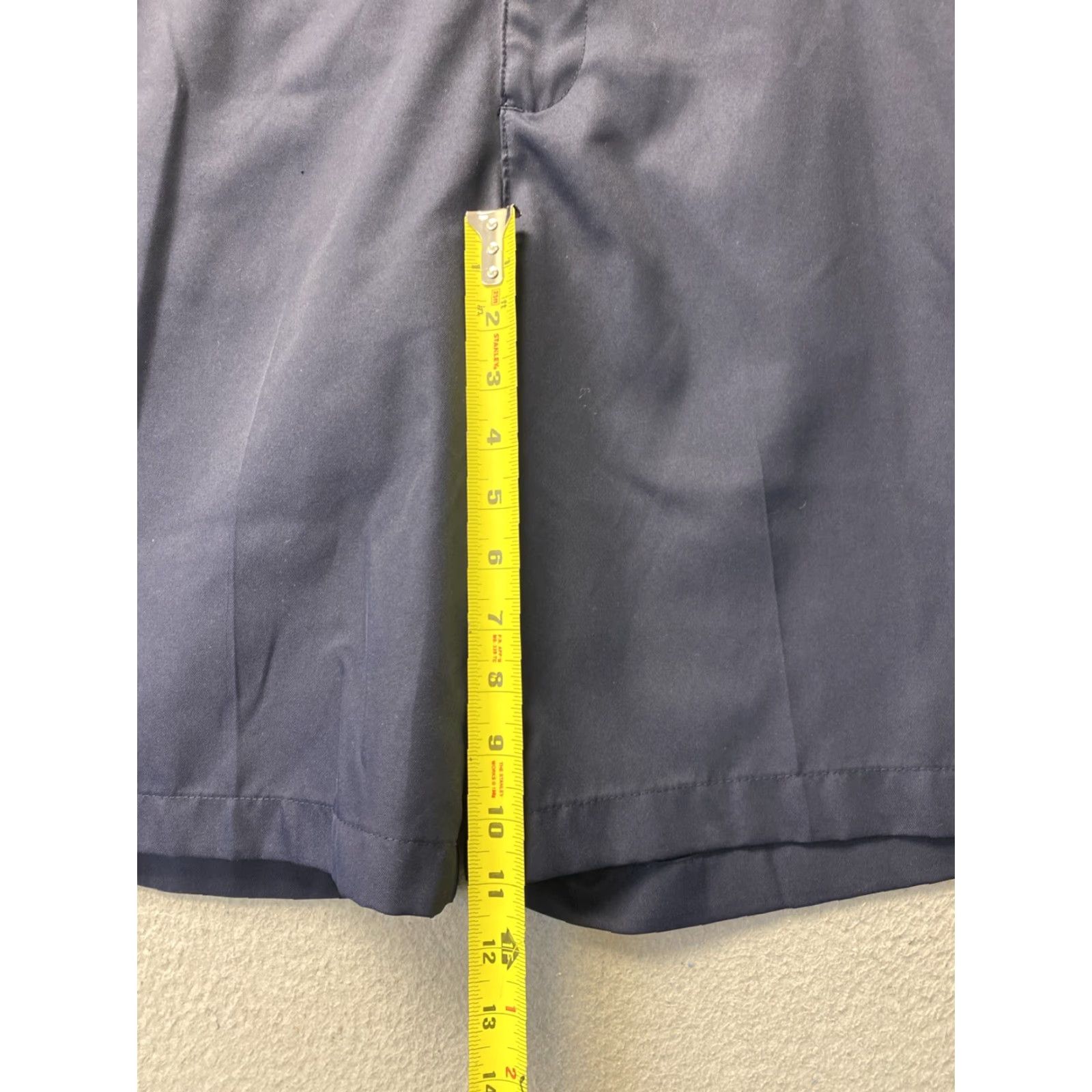 Izod IZOD Golf Navy Blue Shorts Mens 32 Straight Fit / 125-19 Brand IZOD Size US 32 / EU 48 - 7 Thumbnail