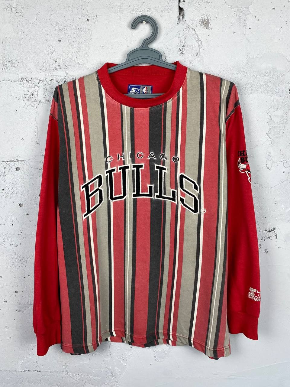 NBA × Starter × Vintage 90s Vintage Chicago Bulls Starter Longsleeve Striped Size US L / EU 52-54 / 3 - 1 Thumbnail