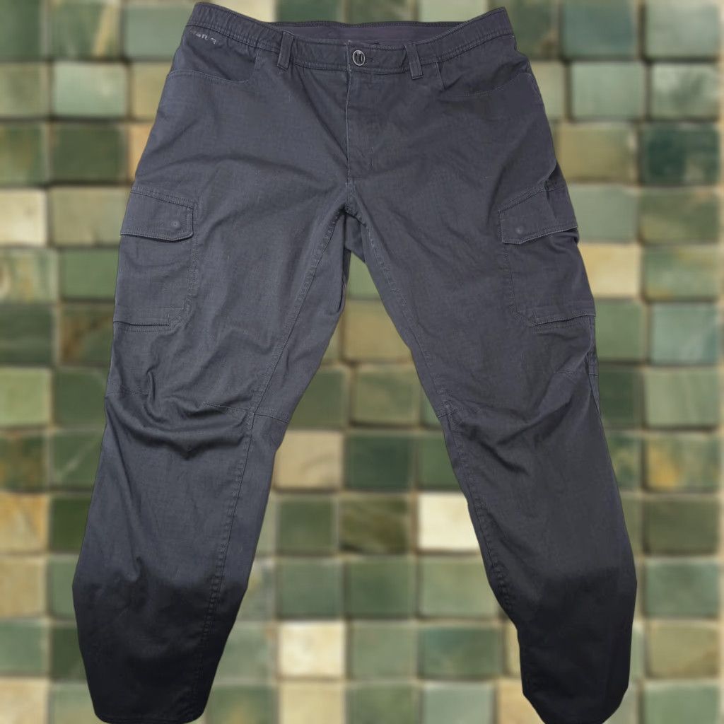 Under Armour Under Armour Pants Mens 40x30 Black Storm Enduro Cargo Ripstop Tactical Hiking Pants Mens Black Cargo Storm Enduro Ripstop Hiking Size US 40 / EU 56 - 1 Thumbnail