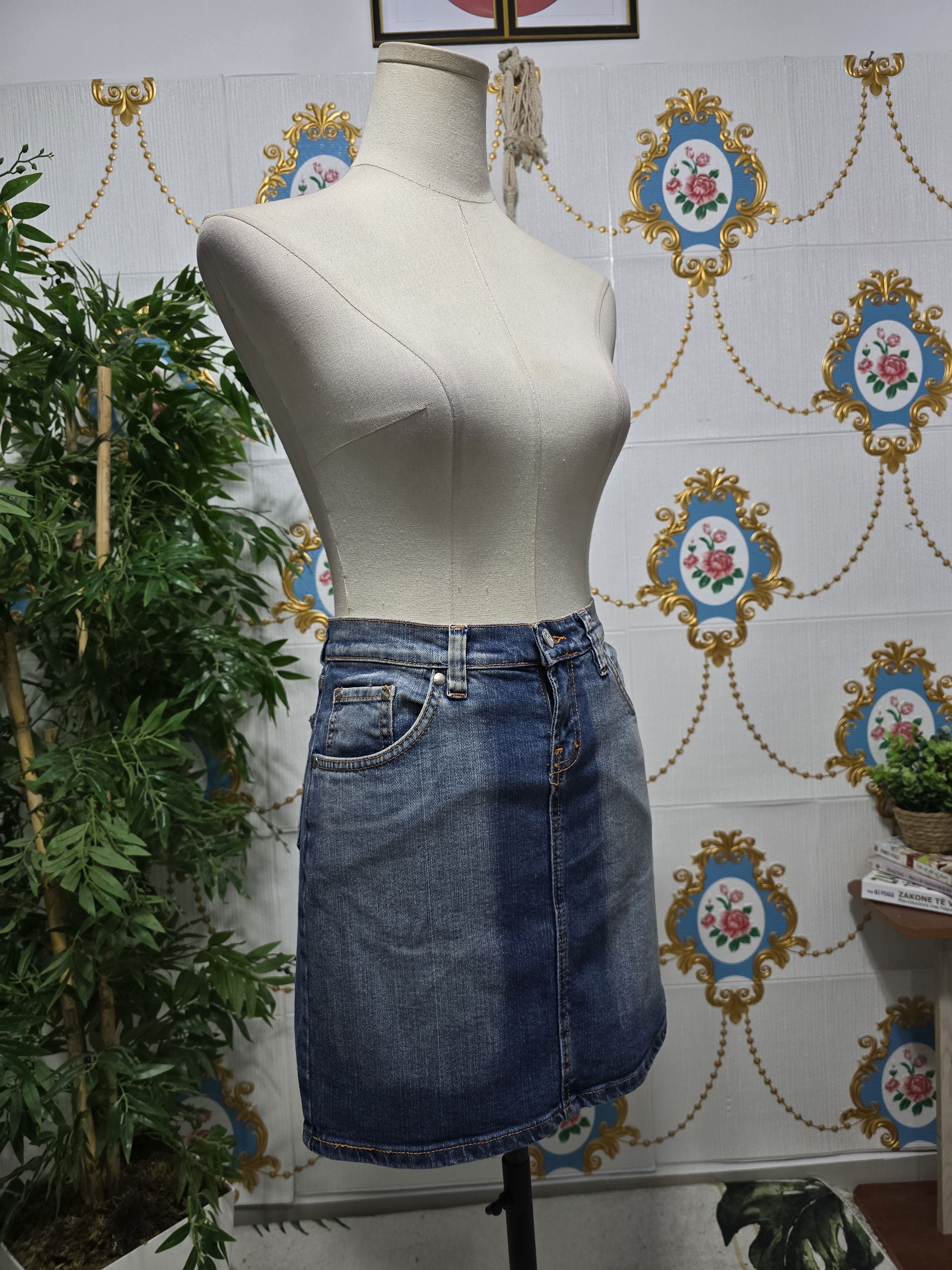 Iceberg ICEBERG, denim mini skirt VINTAGE, RARE , FITS medium Size 30" / US 8 / IT 44 - 5 Thumbnail