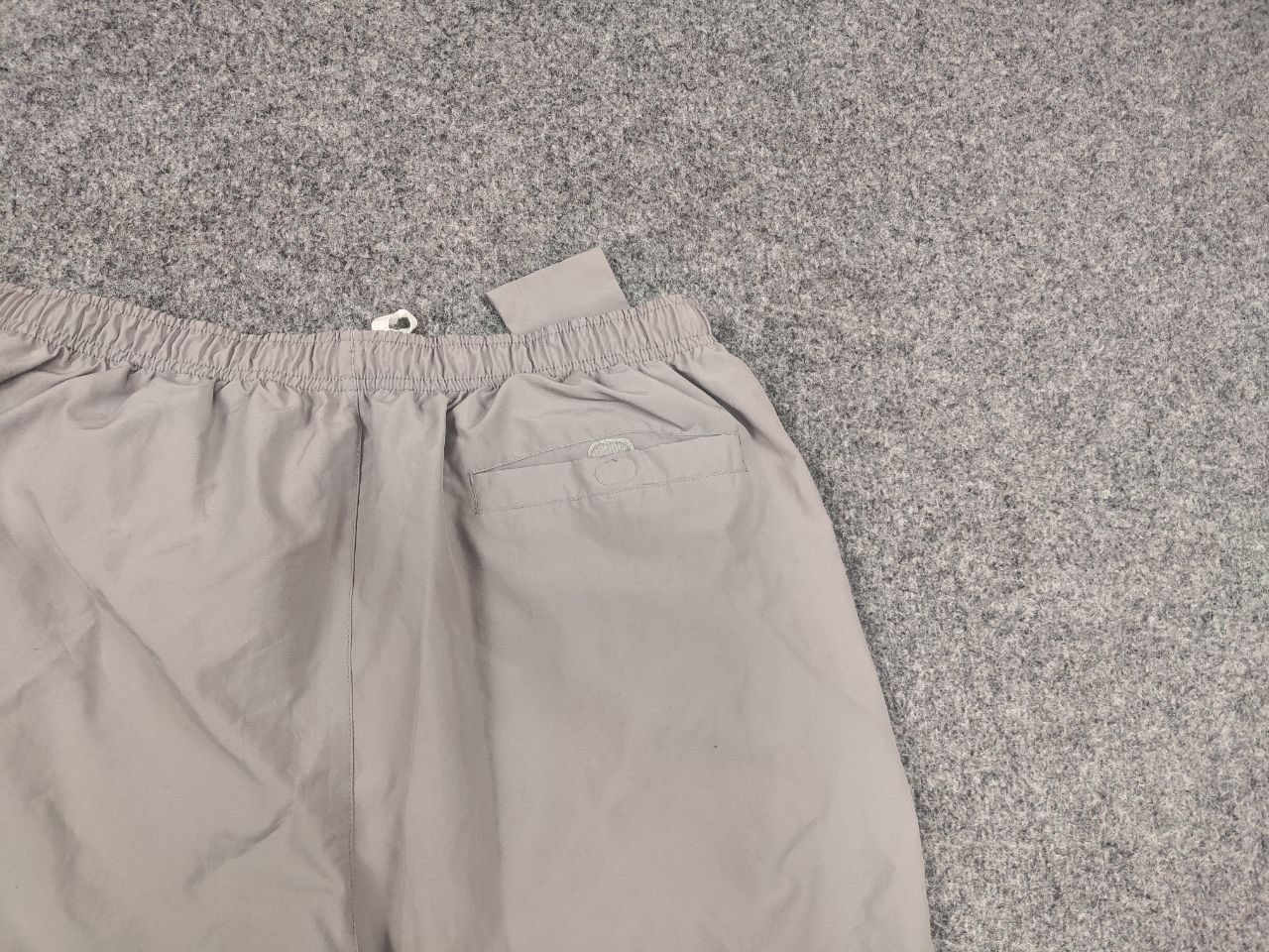 Nike Vintage Nike Casual Swoosh Gray Logo Shorts Y2K Style Size US 34 / EU 50 - 10 Thumbnail