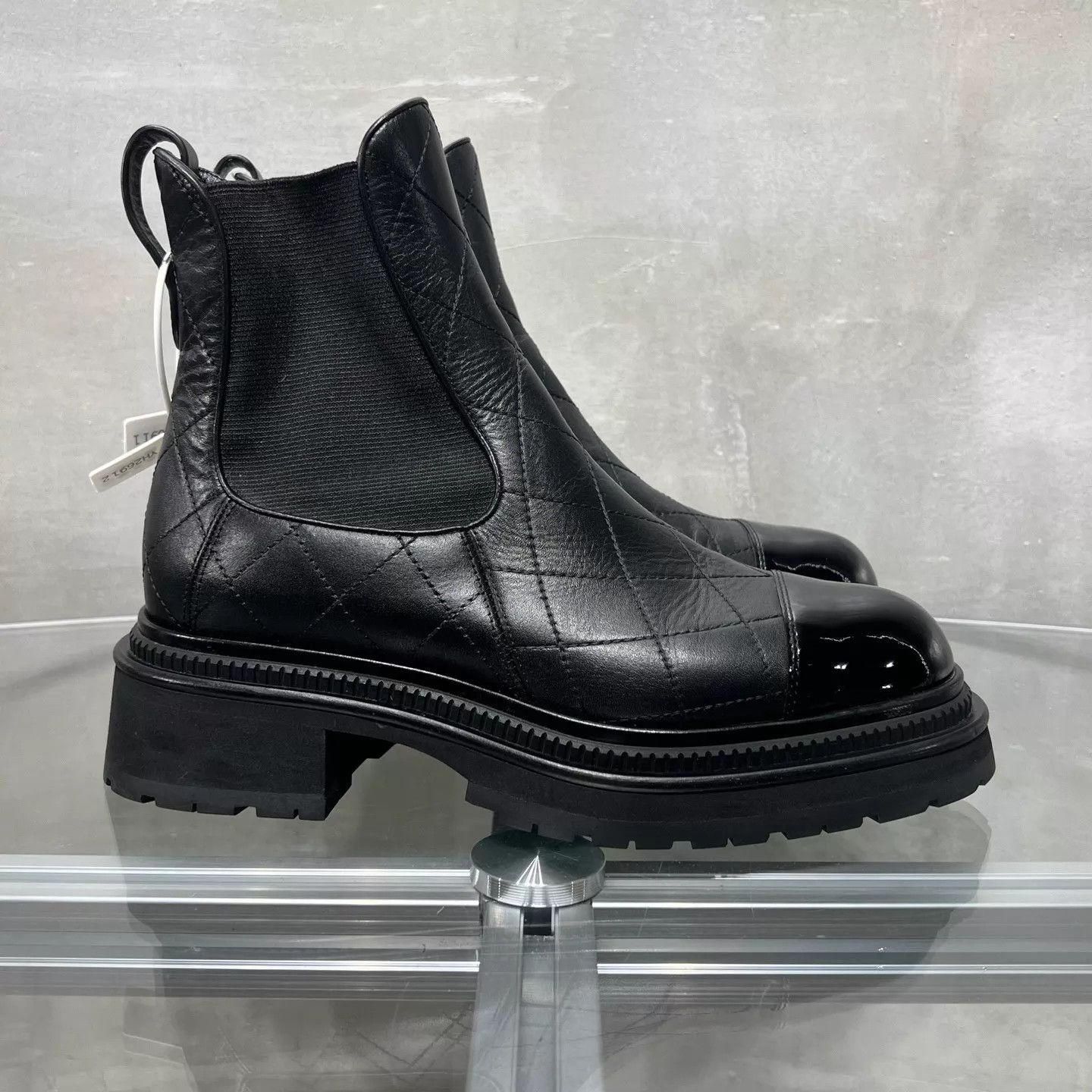 Chanel Chanel 23A Quilted Chelsea Boots 38 YH26911 Size US 7.5 / IT 37.5 - 4 Thumbnail