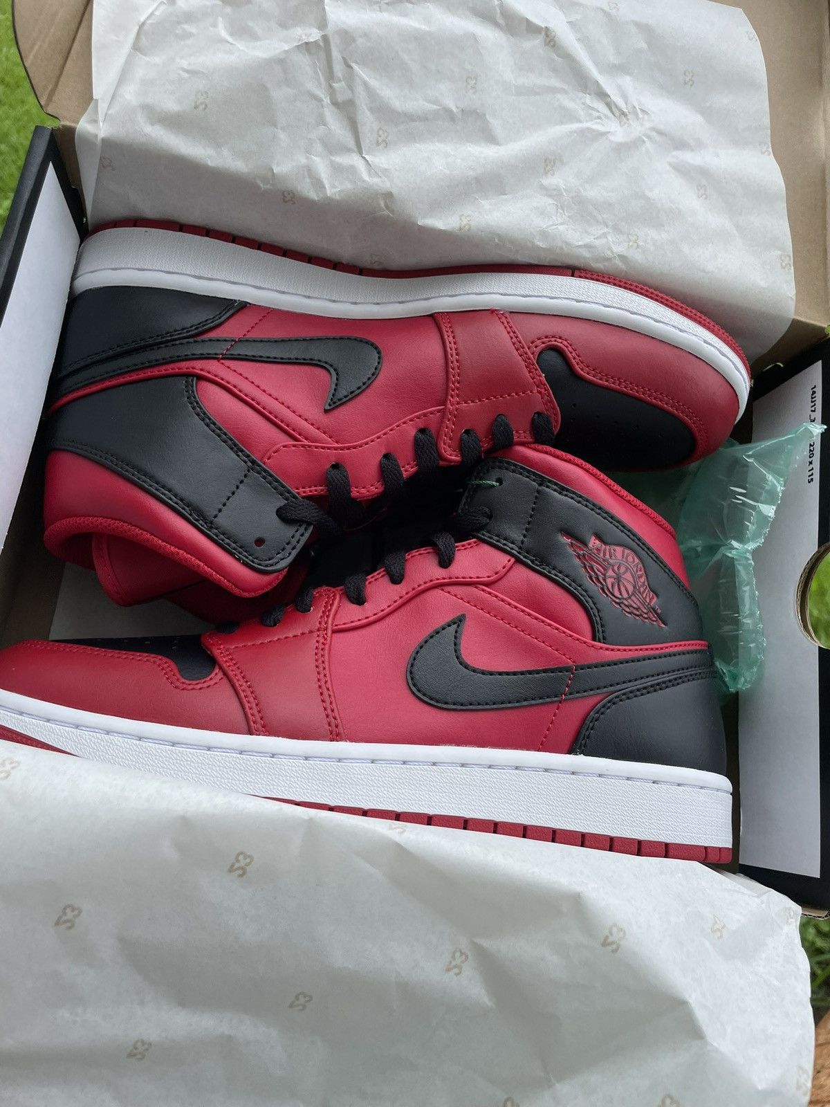 Jordan Brand Jordan 1s Red Black Size US 9 / EU 42 - 1 Thumbnail