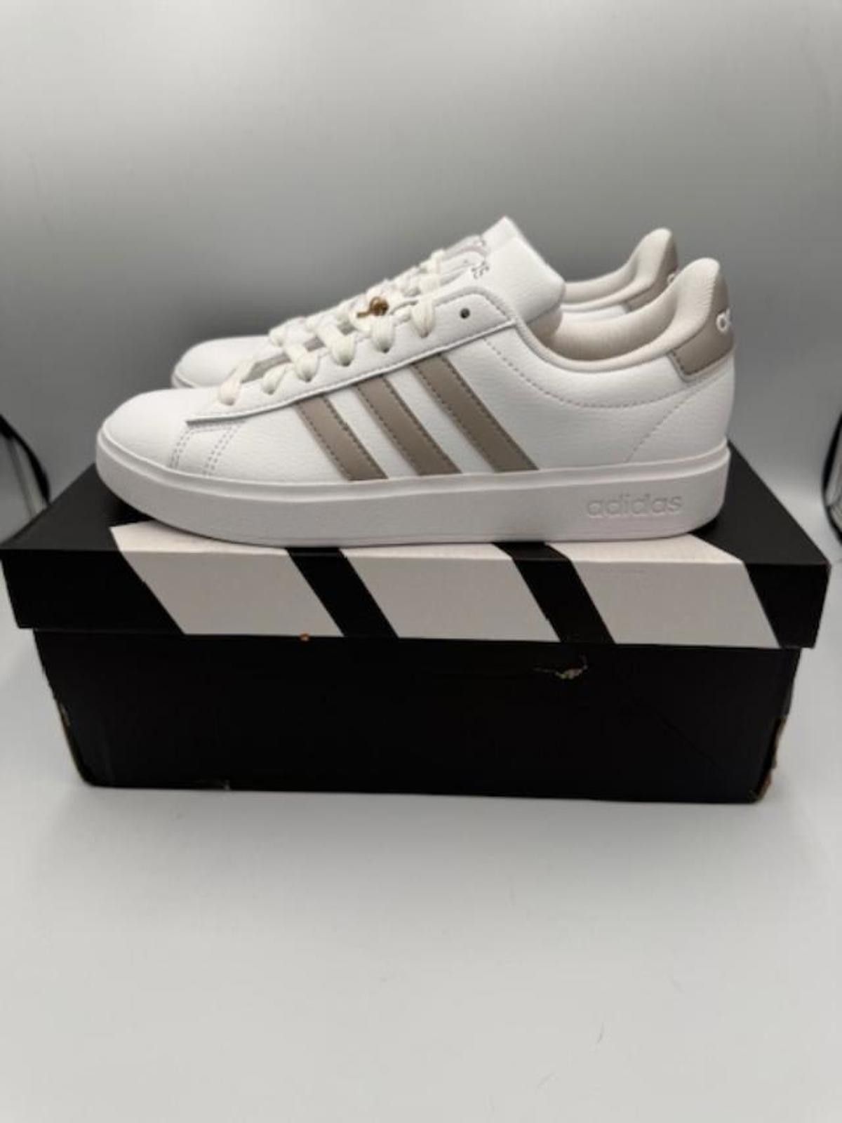 Adidas Adidas Grand Court 2.0 White & Platinum Metallic Size W 6.5 Size US 6.5 / IT 36.5 - 5 Thumbnail