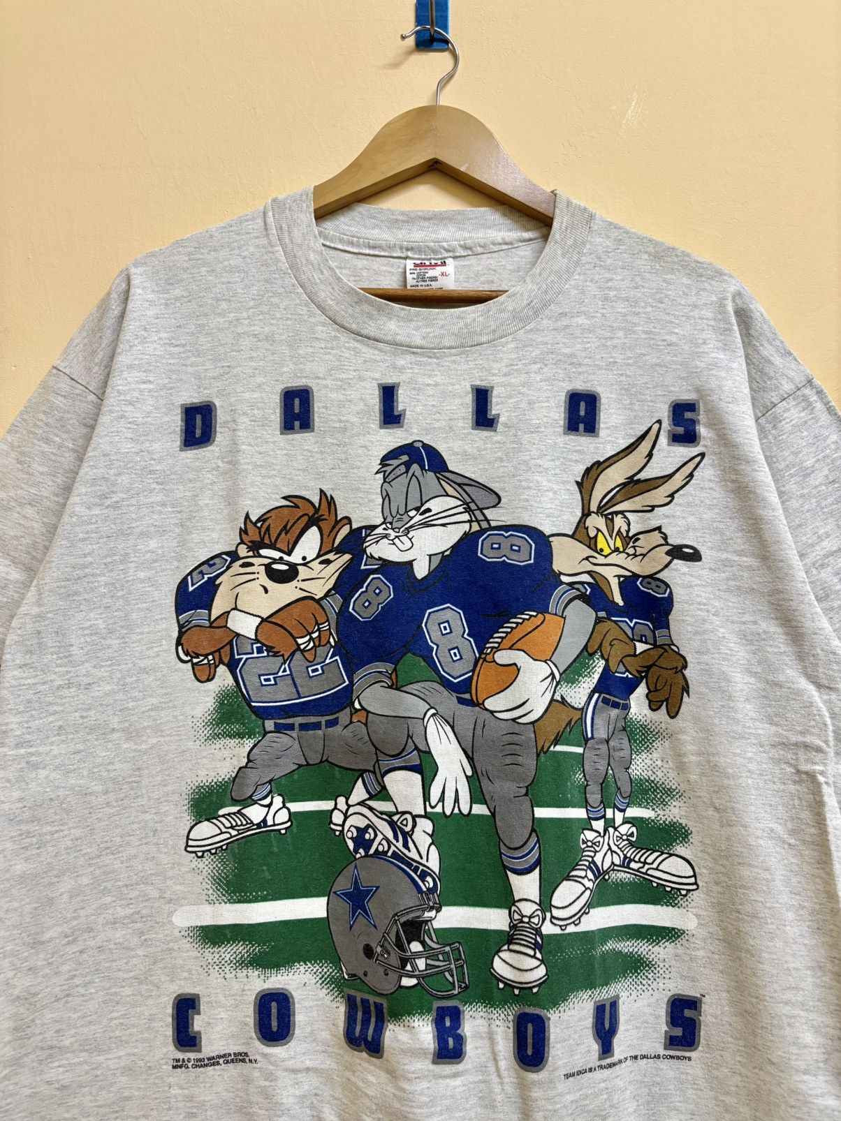 Vintage Vintage 1993 Looney Tunes Cartoon Dallas Cowboys NFL Size US XL / EU 56 / 4 - 2 Thumbnail