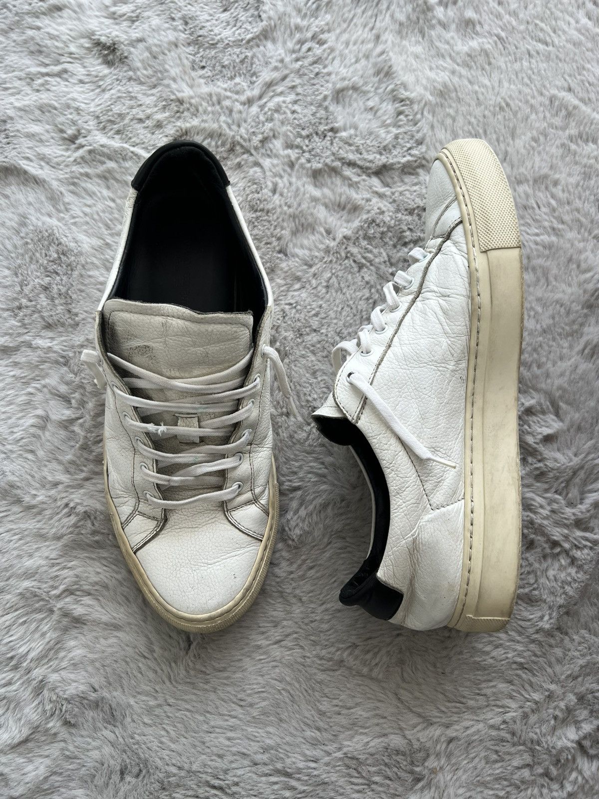 Common Projects Common Projects Low Top Sneaker Distressed Size US 9 / EU 42 - 9 Thumbnail